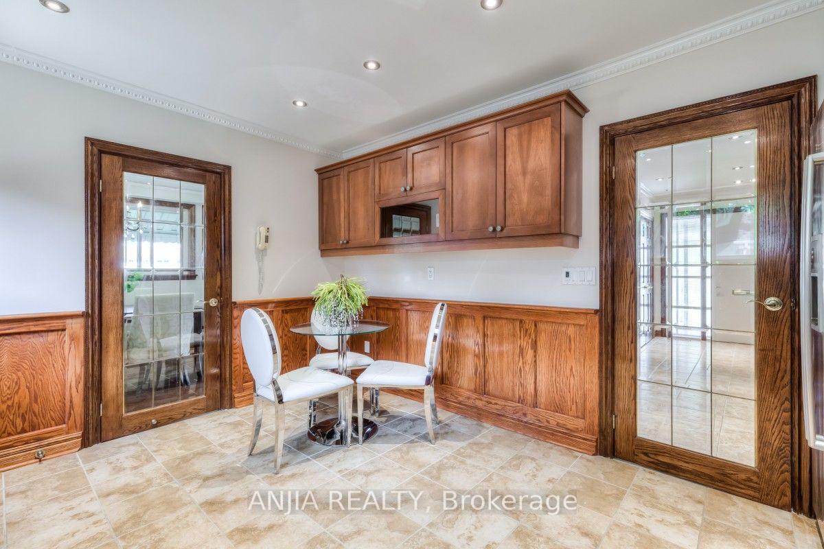 Photo 16 of 17 Ealing Drive, North York, St. Andrew-Windfields — HOMEH
