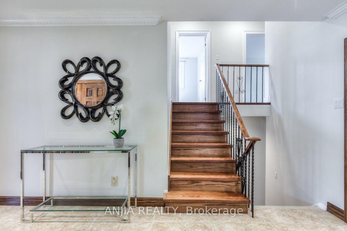 Photo 17 of 17 Ealing Drive, North York, St. Andrew-Windfields — HOMEH