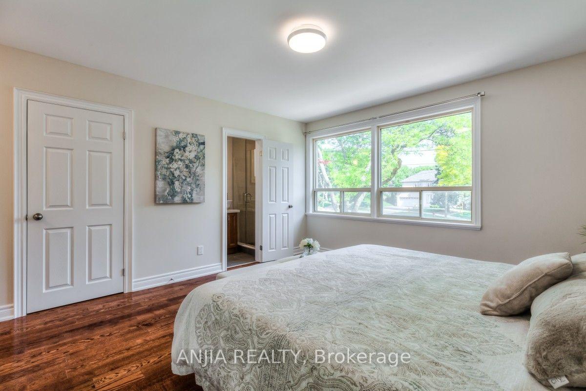 Photo 19 of 17 Ealing Drive, North York, St. Andrew-Windfields — HOMEH