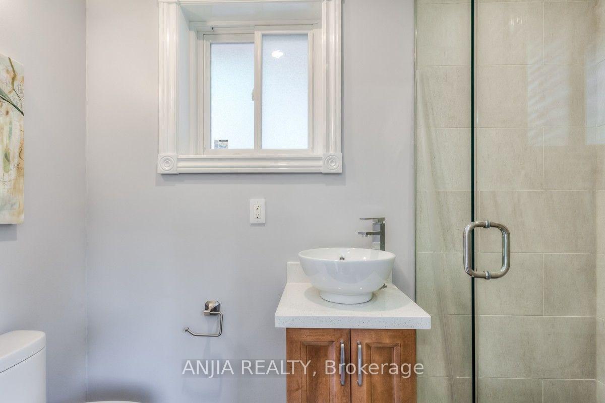 Photo 20 of 17 Ealing Drive, North York, St. Andrew-Windfields — HOMEH