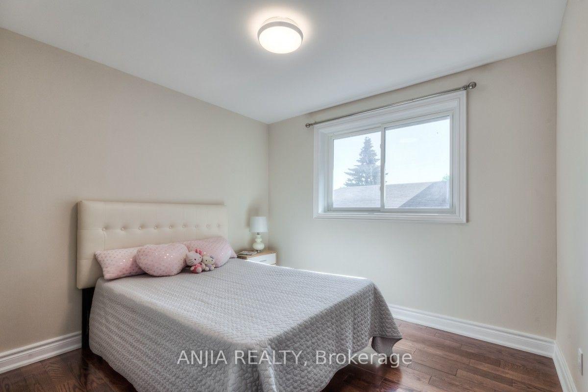 Photo 21 of 17 Ealing Drive, North York, St. Andrew-Windfields — HOMEH