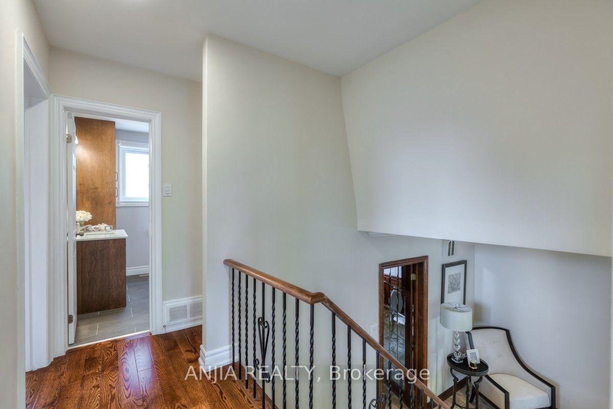 Photo 24 of 17 Ealing Drive, North York, St. Andrew-Windfields — HOMEH