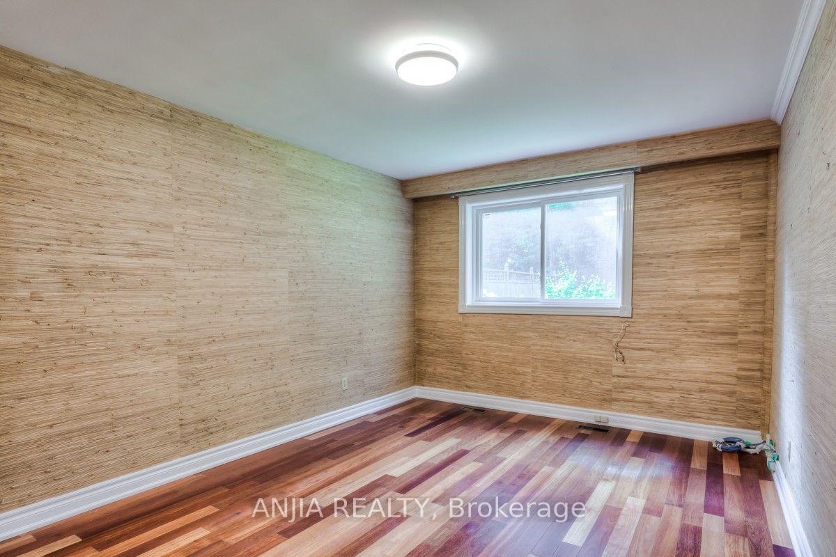 Photo 26 of 17 Ealing Drive, North York, St. Andrew-Windfields — HOMEH