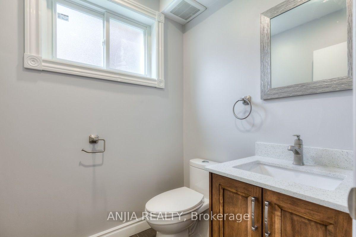 Photo 27 of 17 Ealing Drive, North York, St. Andrew-Windfields — HOMEH