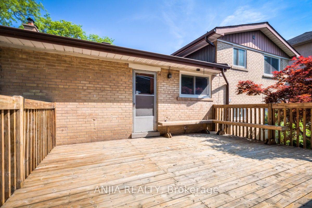 Photo 34 of 17 Ealing Drive, North York, St. Andrew-Windfields — HOMEH