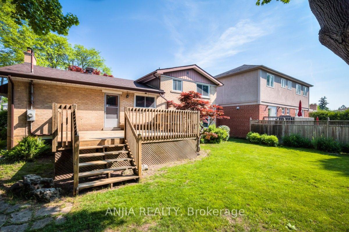 Photo 35 of 17 Ealing Drive, North York, St. Andrew-Windfields — HOMEH