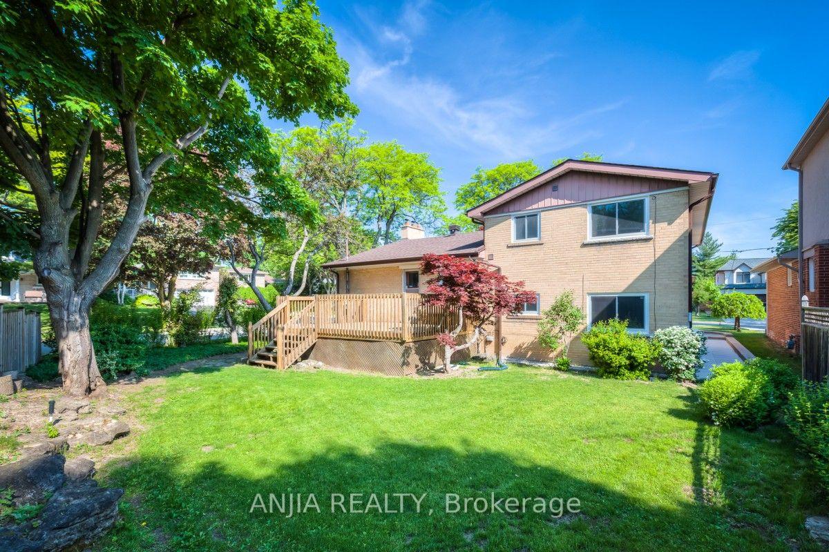 Photo 36 of 17 Ealing Drive, North York, St. Andrew-Windfields — HOMEH