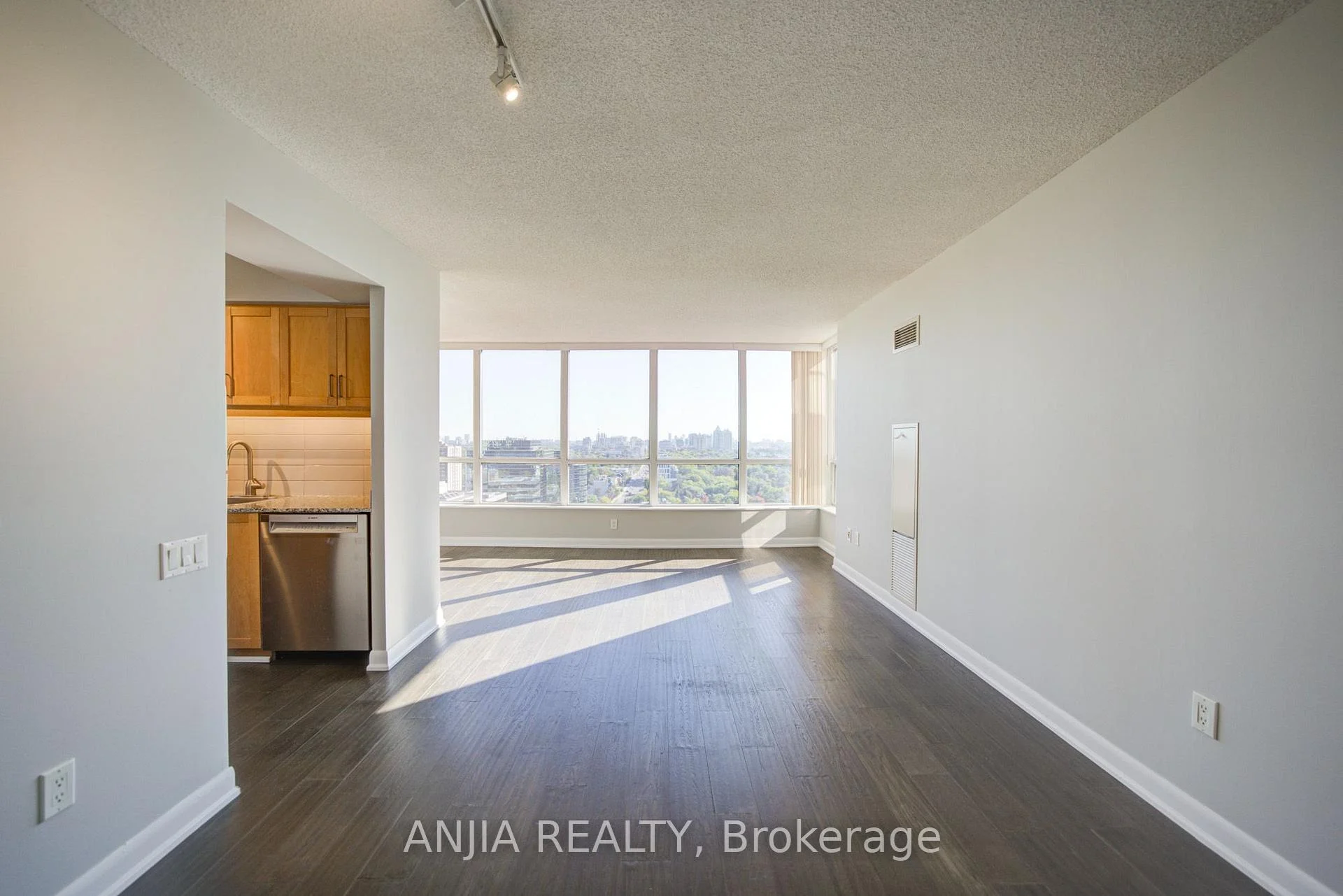 Photo 11 of 33 Sheppard Avenue E, North York, Willowdale East — HOMEH