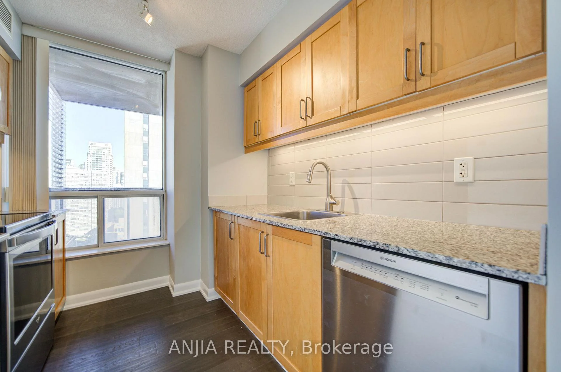 Photo 12 of 33 Sheppard Avenue E, North York, Willowdale East — HOMEH