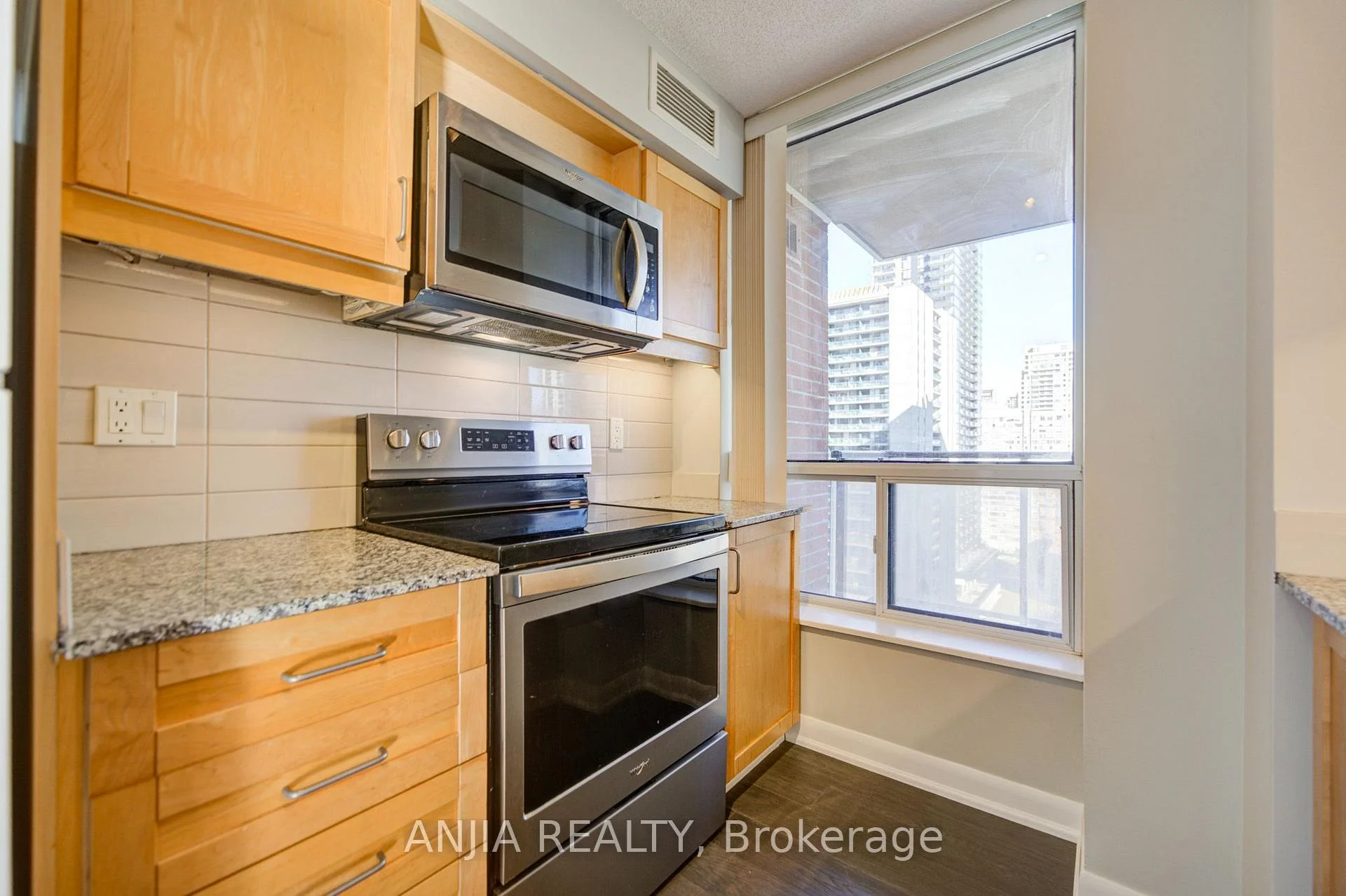 Photo 14 of 33 Sheppard Avenue E, North York, Willowdale East — HOMEH