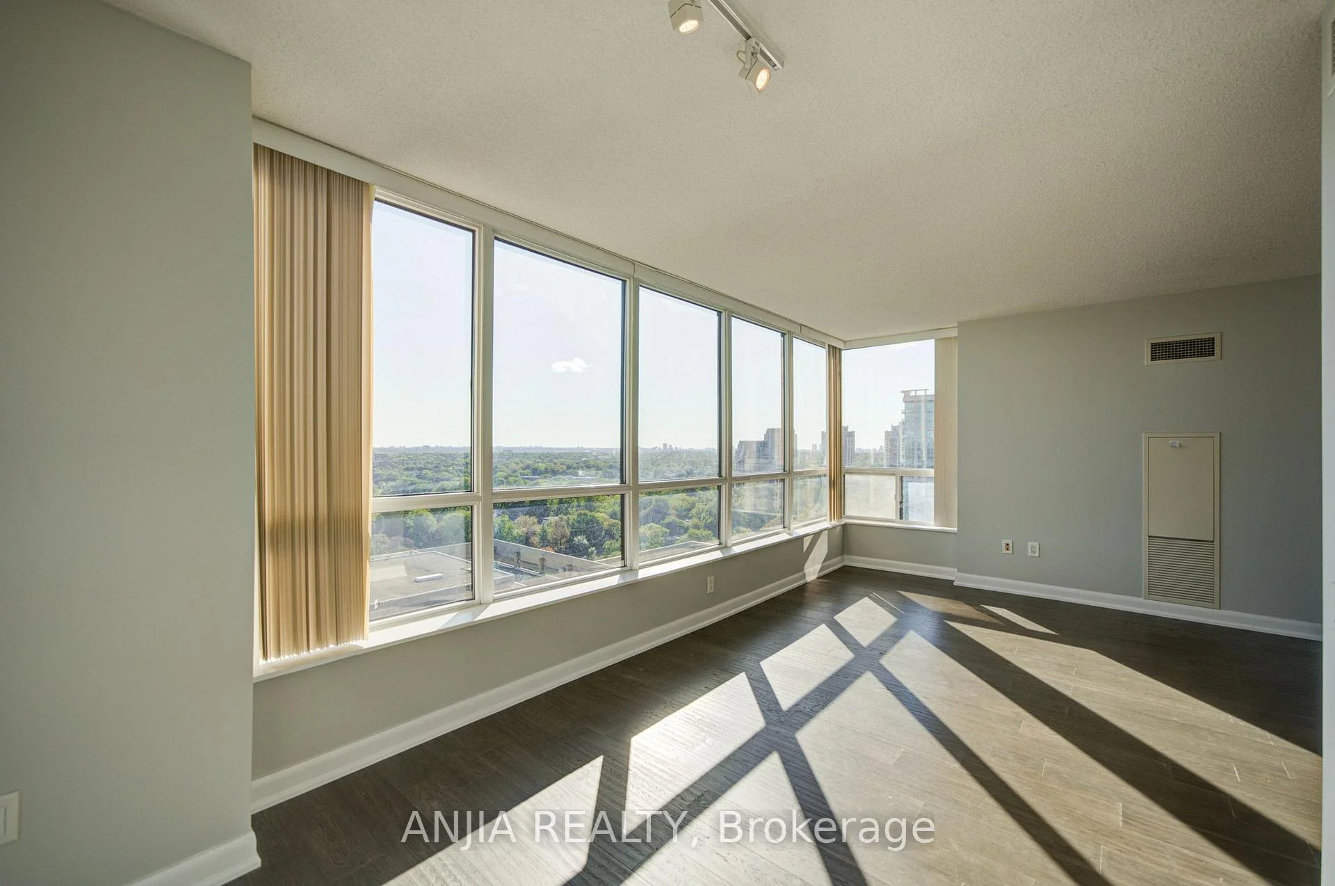 Photo 20 of 33 Sheppard Avenue E, North York, Willowdale East — HOMEH