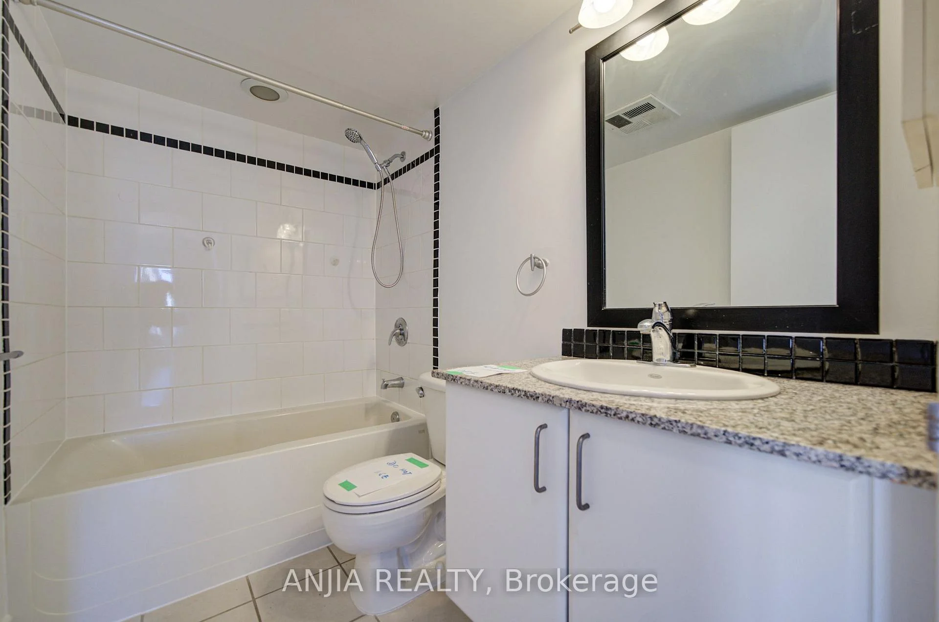 Photo 21 of 33 Sheppard Avenue E, North York, Willowdale East — HOMEH