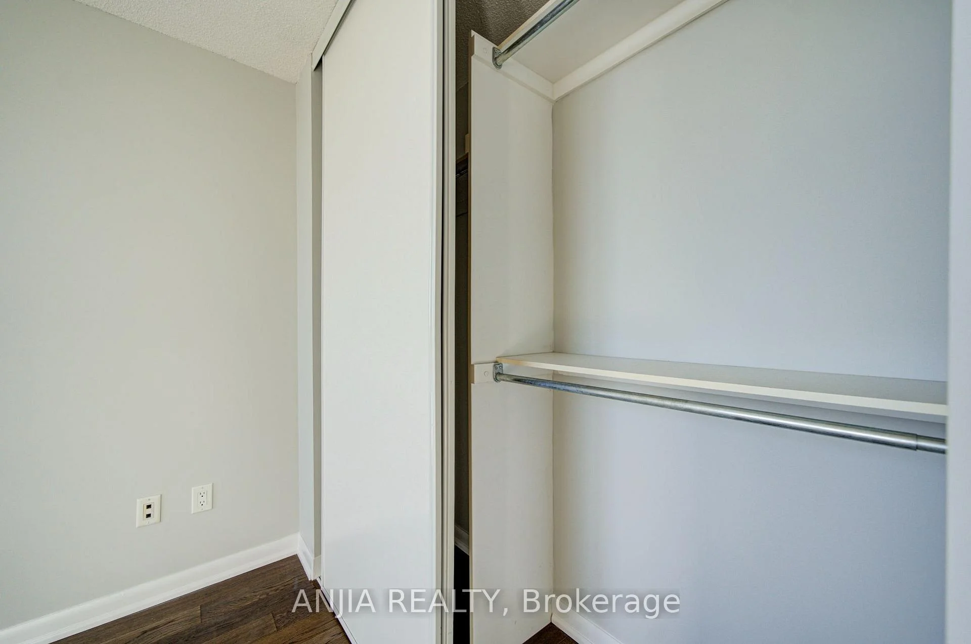 Photo 24 of 33 Sheppard Avenue E, North York, Willowdale East — HOMEH