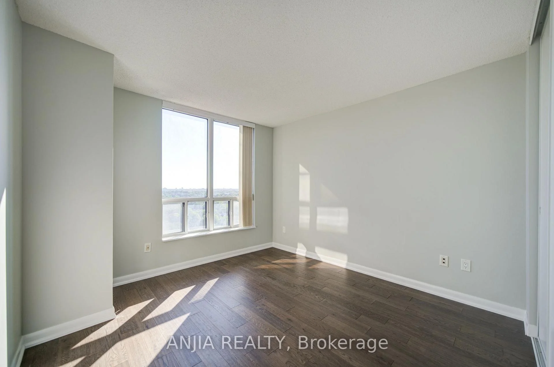 Photo 25 of 33 Sheppard Avenue E, North York, Willowdale East — HOMEH
