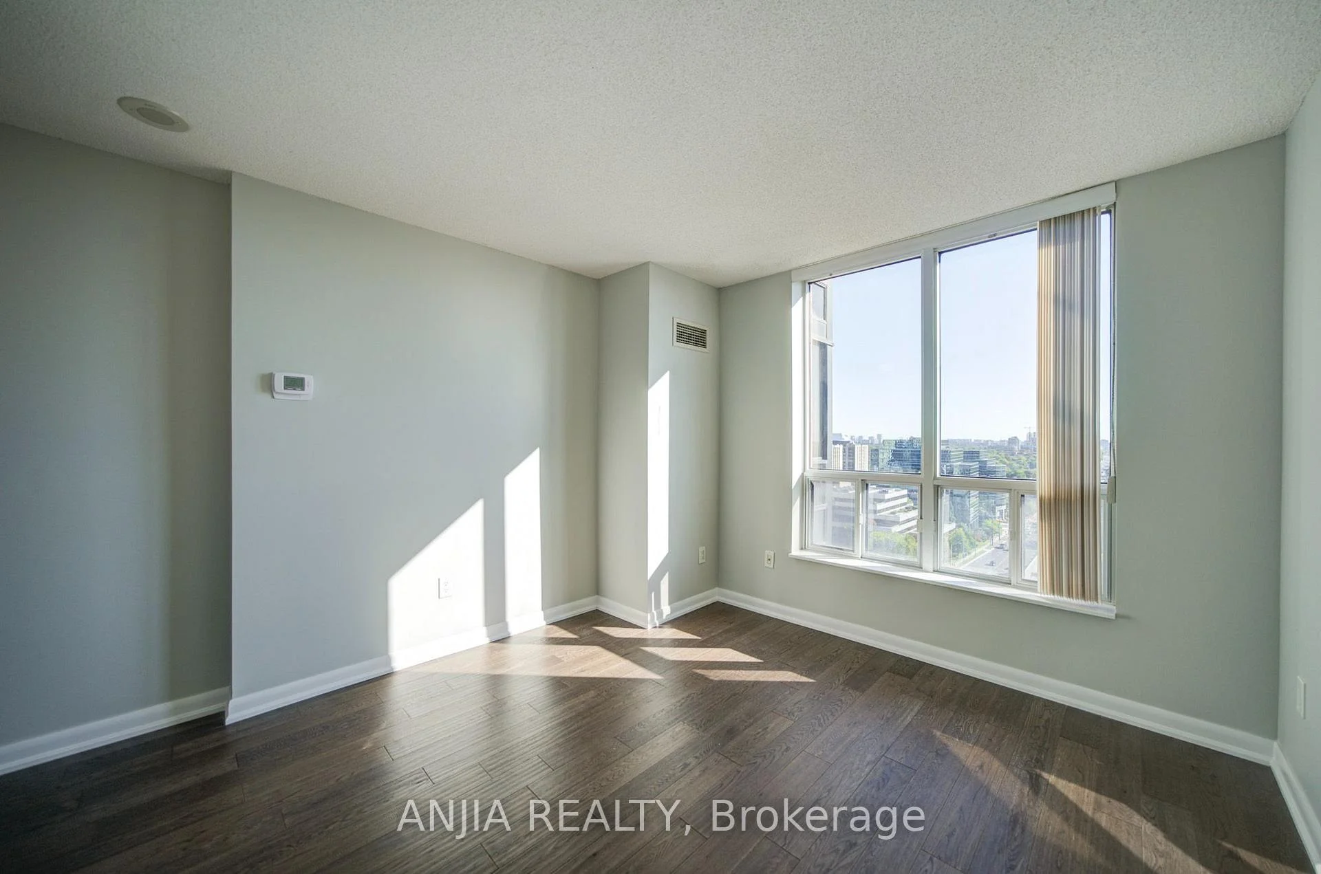 Photo 27 of 33 Sheppard Avenue E, North York, Willowdale East — HOMEH