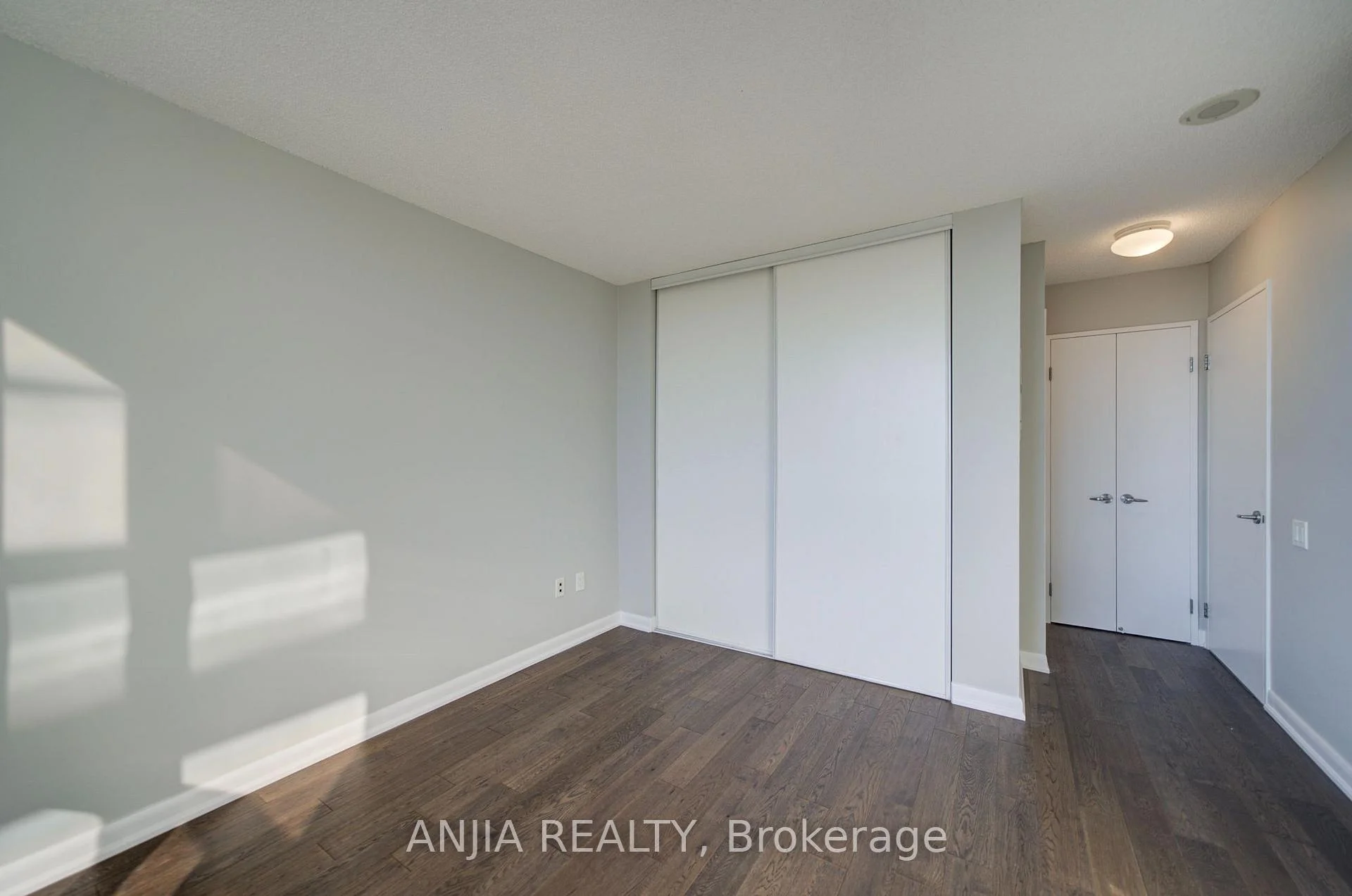 Photo 29 of 33 Sheppard Avenue E, North York, Willowdale East — HOMEH