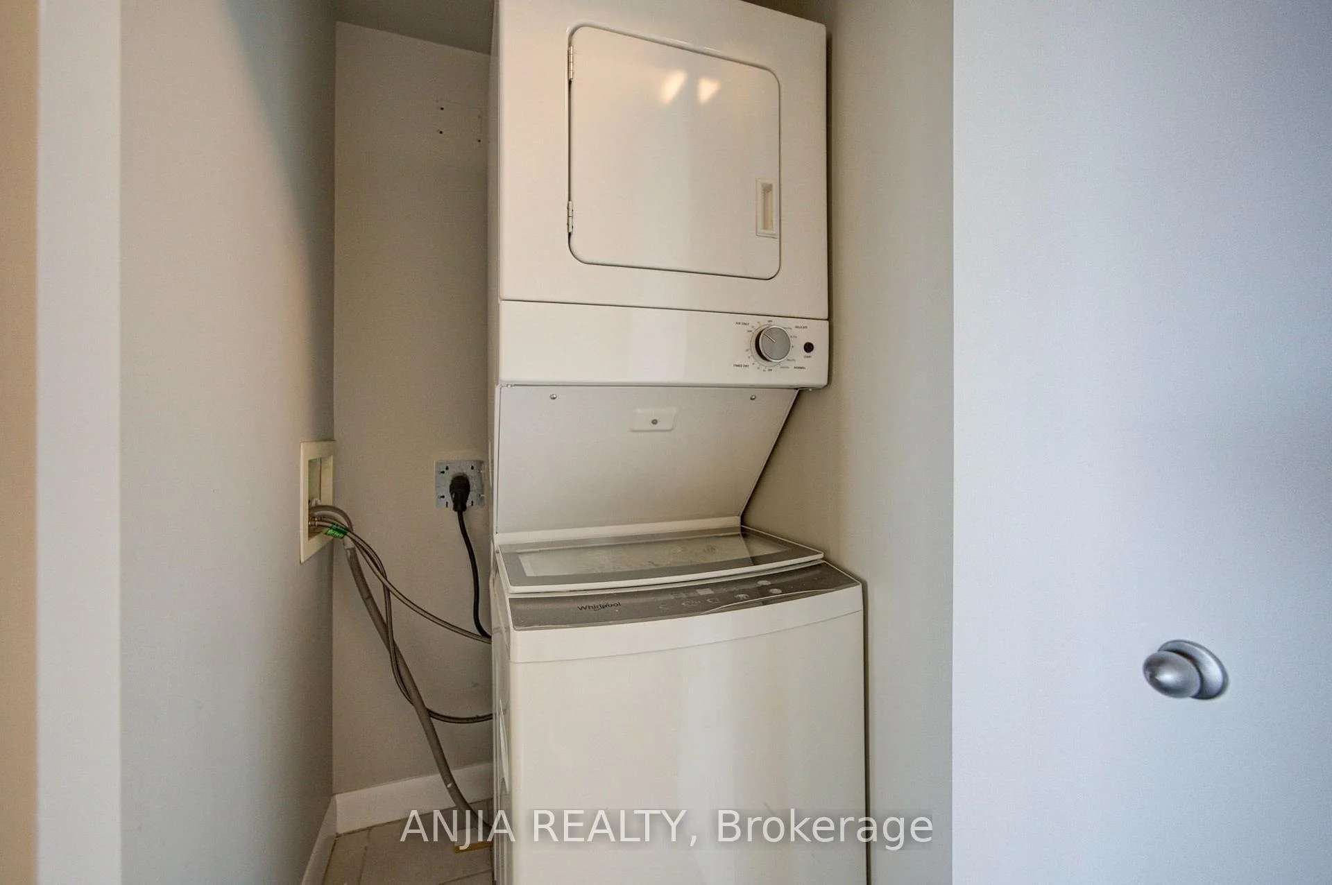 Photo 31 of 33 Sheppard Avenue E, North York, Willowdale East — HOMEH