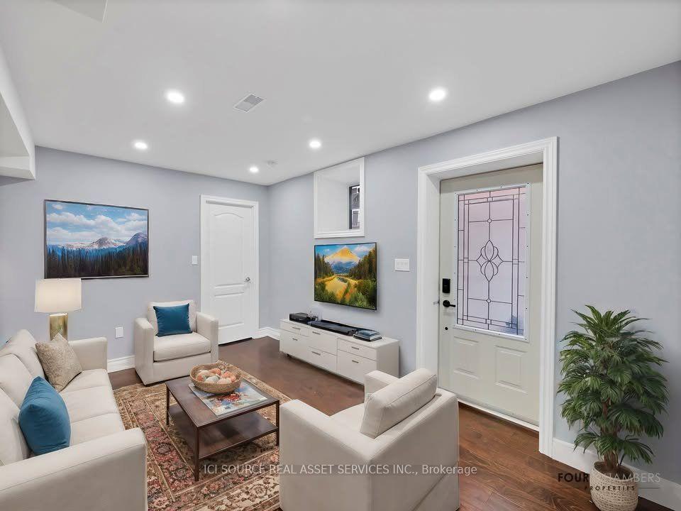 Photo 2 of Unit Unit #B, 84 Magill Street, Hamilton, Strathcona — HOMEH