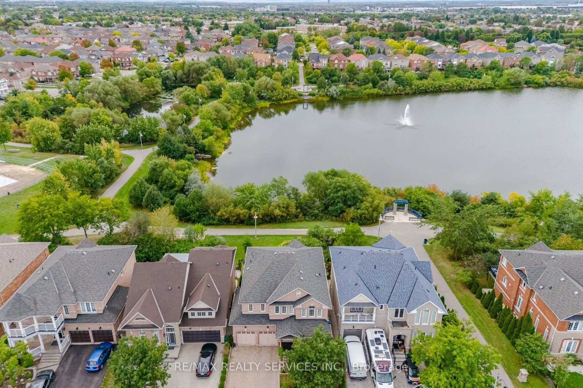 Photo 3 of 100 Southlake Boulevard, Brampton, Madoc — HOMEH