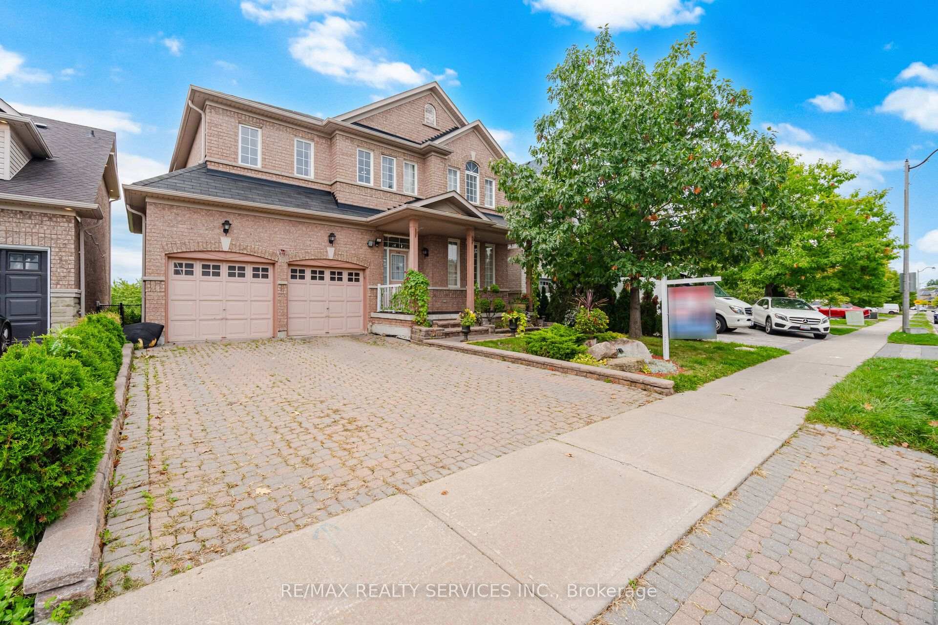 Photo 4 of 100 Southlake Boulevard, Brampton, Madoc — HOMEH