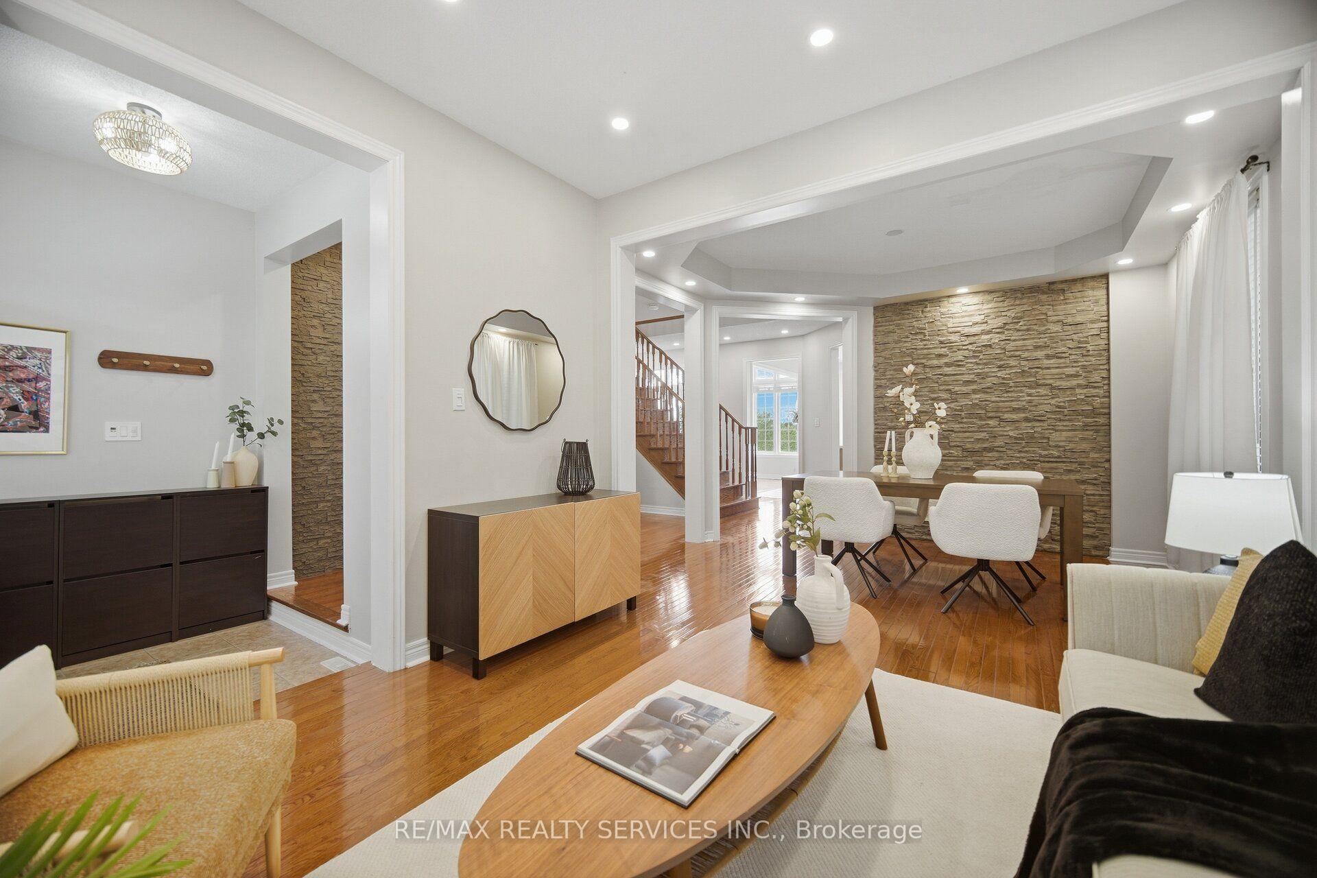 Photo 8 of 100 Southlake Boulevard, Brampton, Madoc — HOMEH