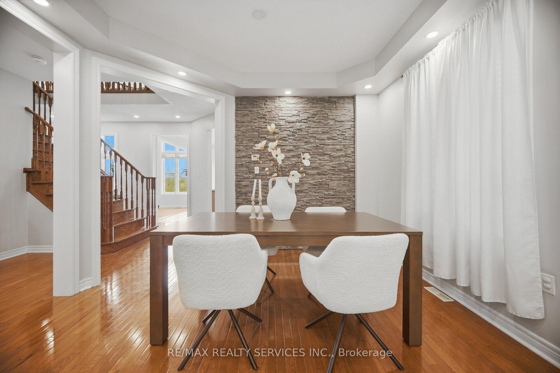 Photo 9 of 100 Southlake Boulevard, Brampton, Madoc — HOMEH