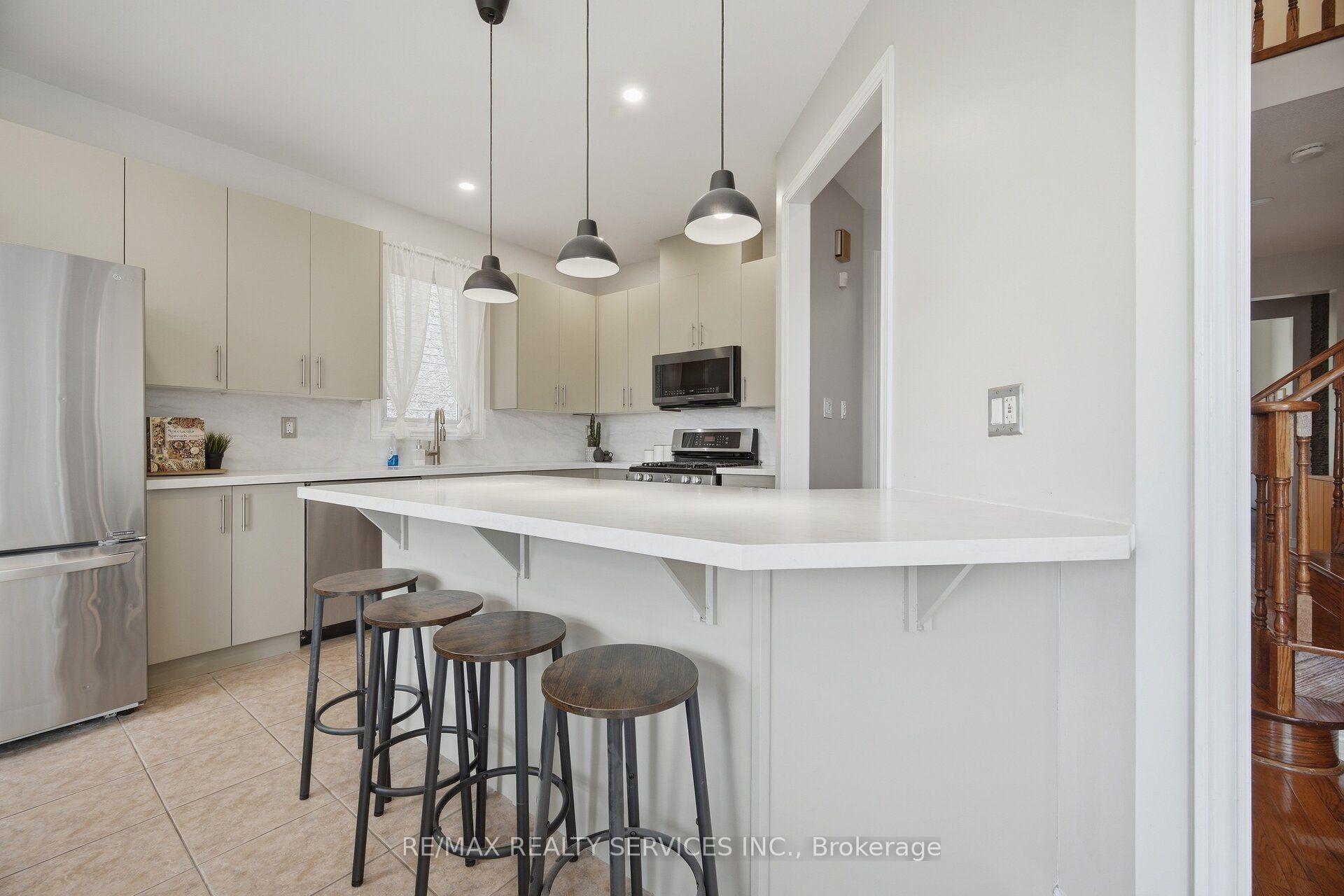 Photo 10 of 100 Southlake Boulevard, Brampton, Madoc — HOMEH