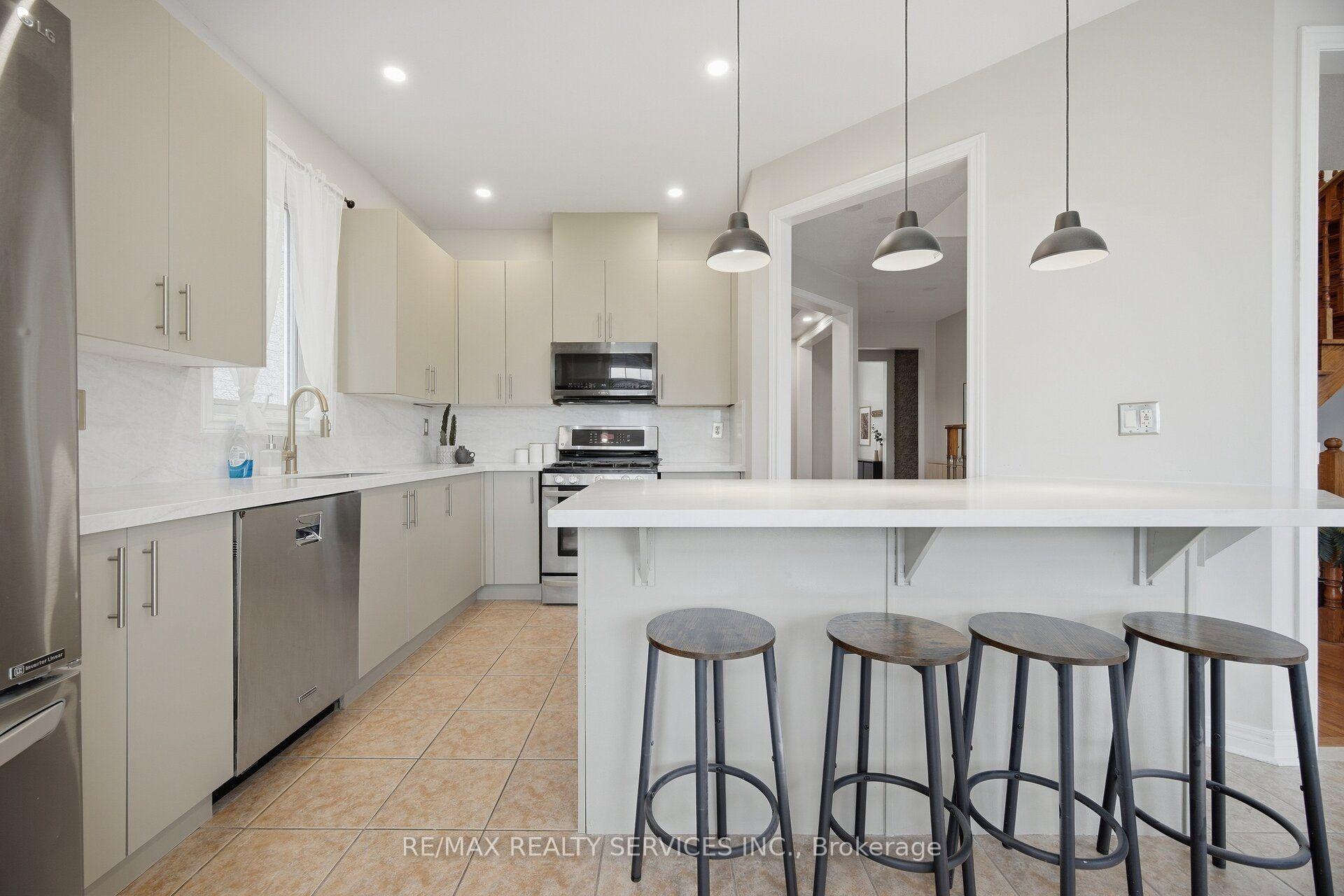 Photo 11 of 100 Southlake Boulevard, Brampton, Madoc — HOMEH