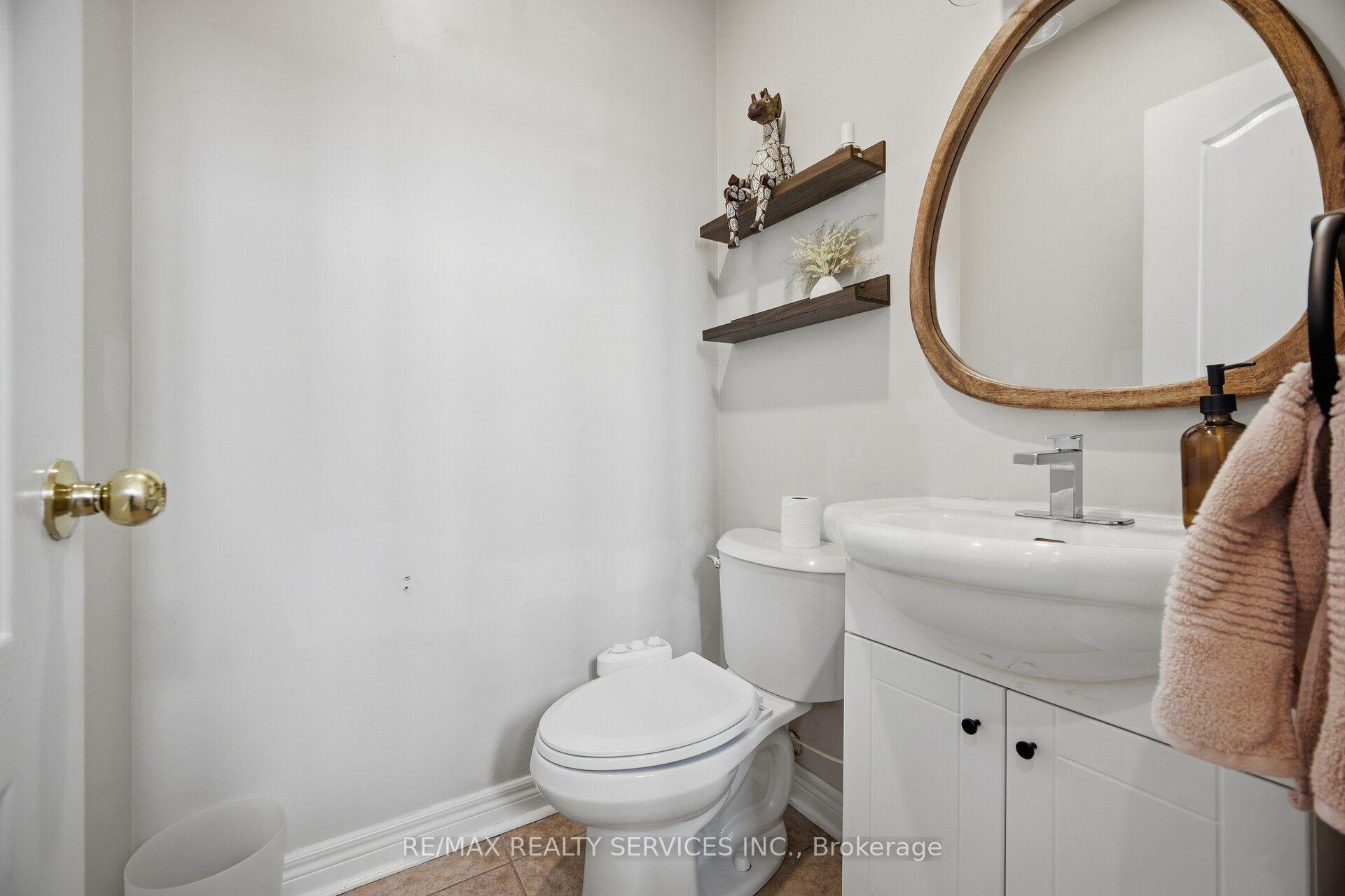 Photo 22 of 100 Southlake Boulevard, Brampton, Madoc — HOMEH