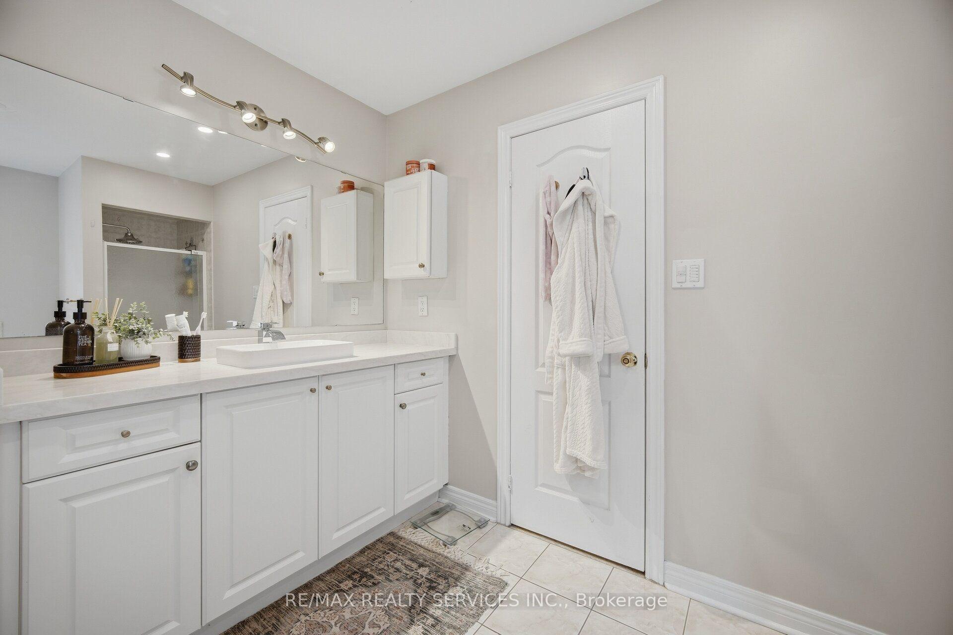 Photo 28 of 100 Southlake Boulevard, Brampton, Madoc — HOMEH