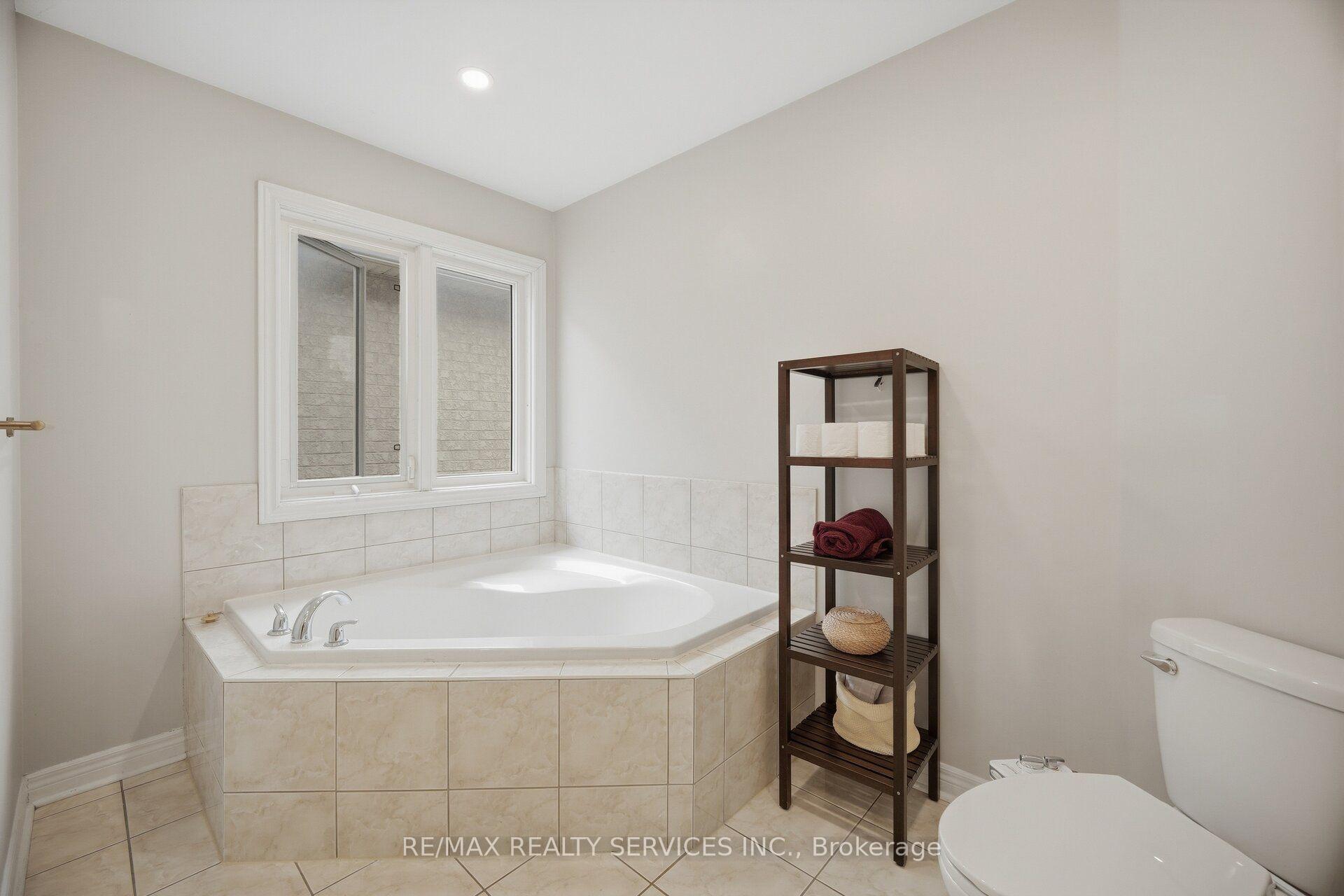 Photo 29 of 100 Southlake Boulevard, Brampton, Madoc — HOMEH