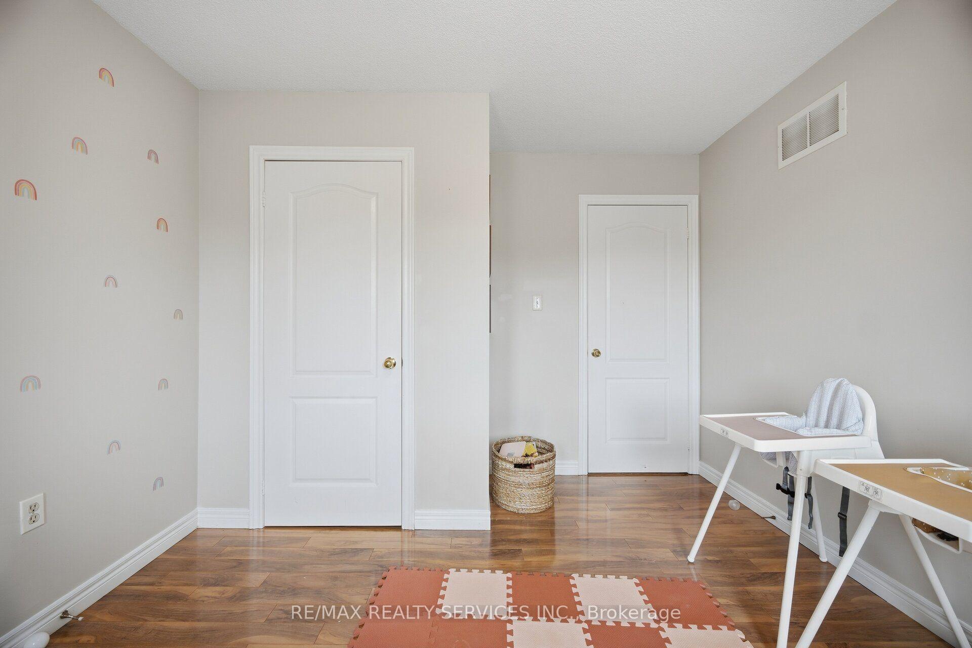 Photo 35 of 100 Southlake Boulevard, Brampton, Madoc — HOMEH