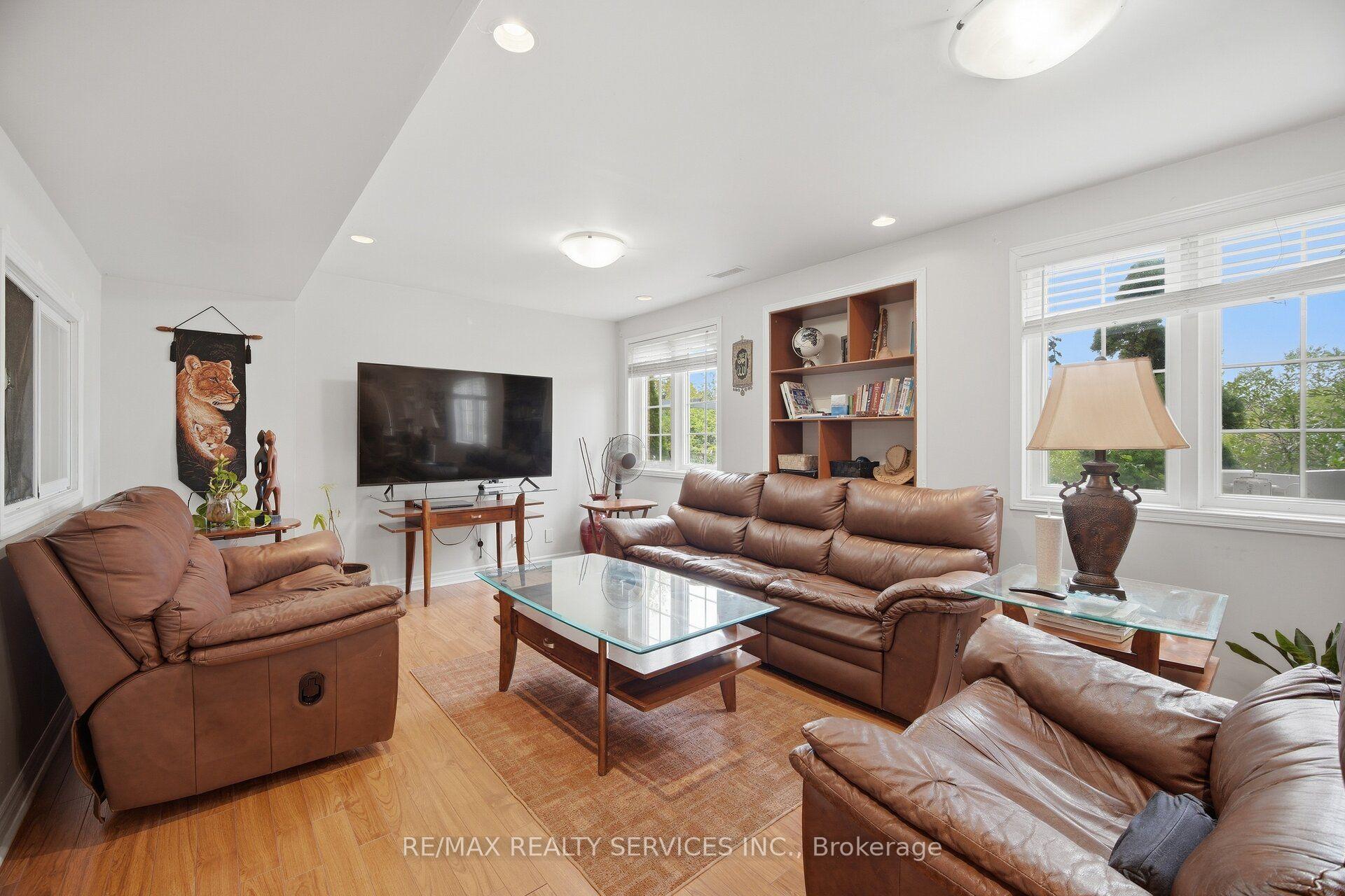 Photo 38 of 100 Southlake Boulevard, Brampton, Madoc — HOMEH