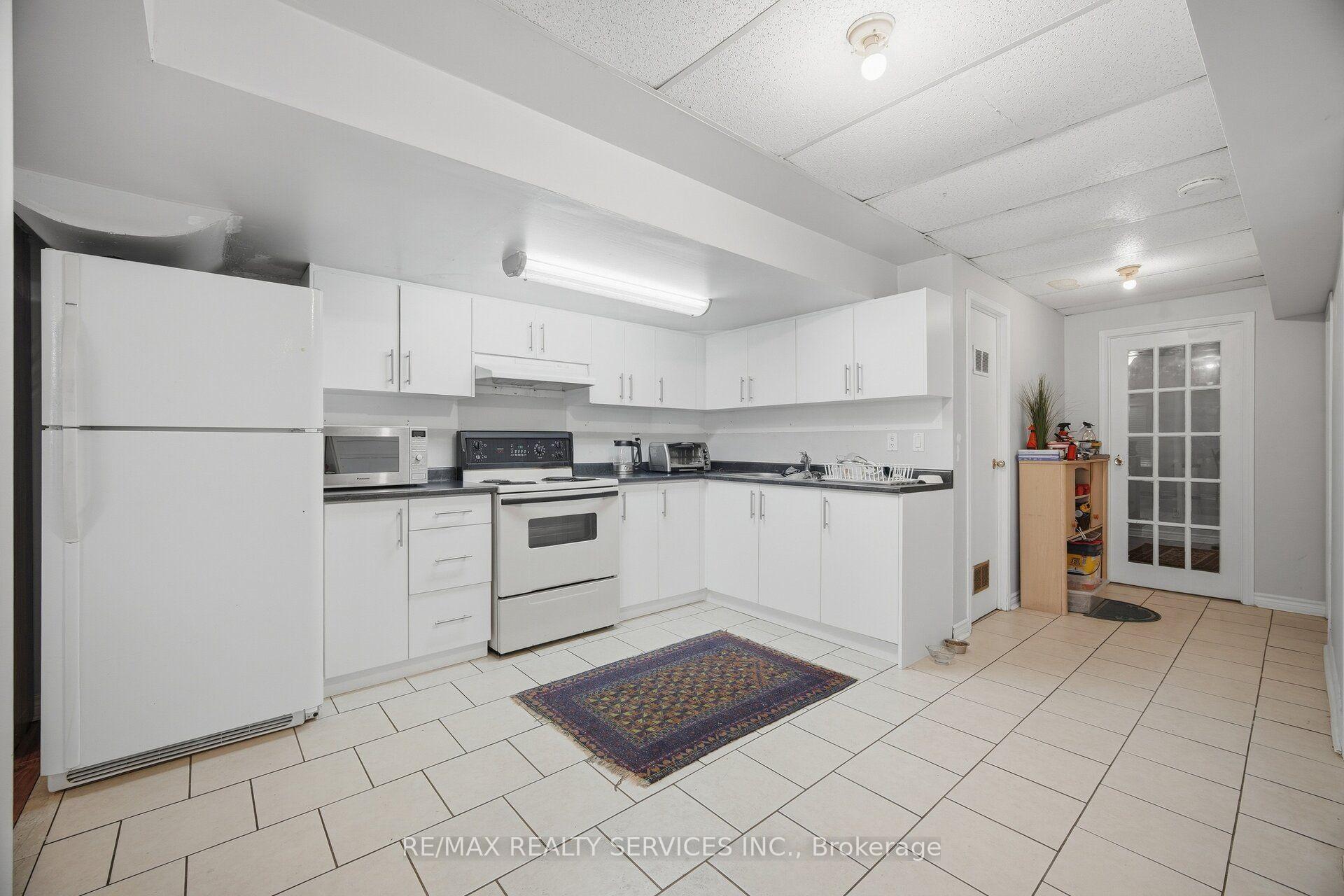 Photo 39 of 100 Southlake Boulevard, Brampton, Madoc — HOMEH