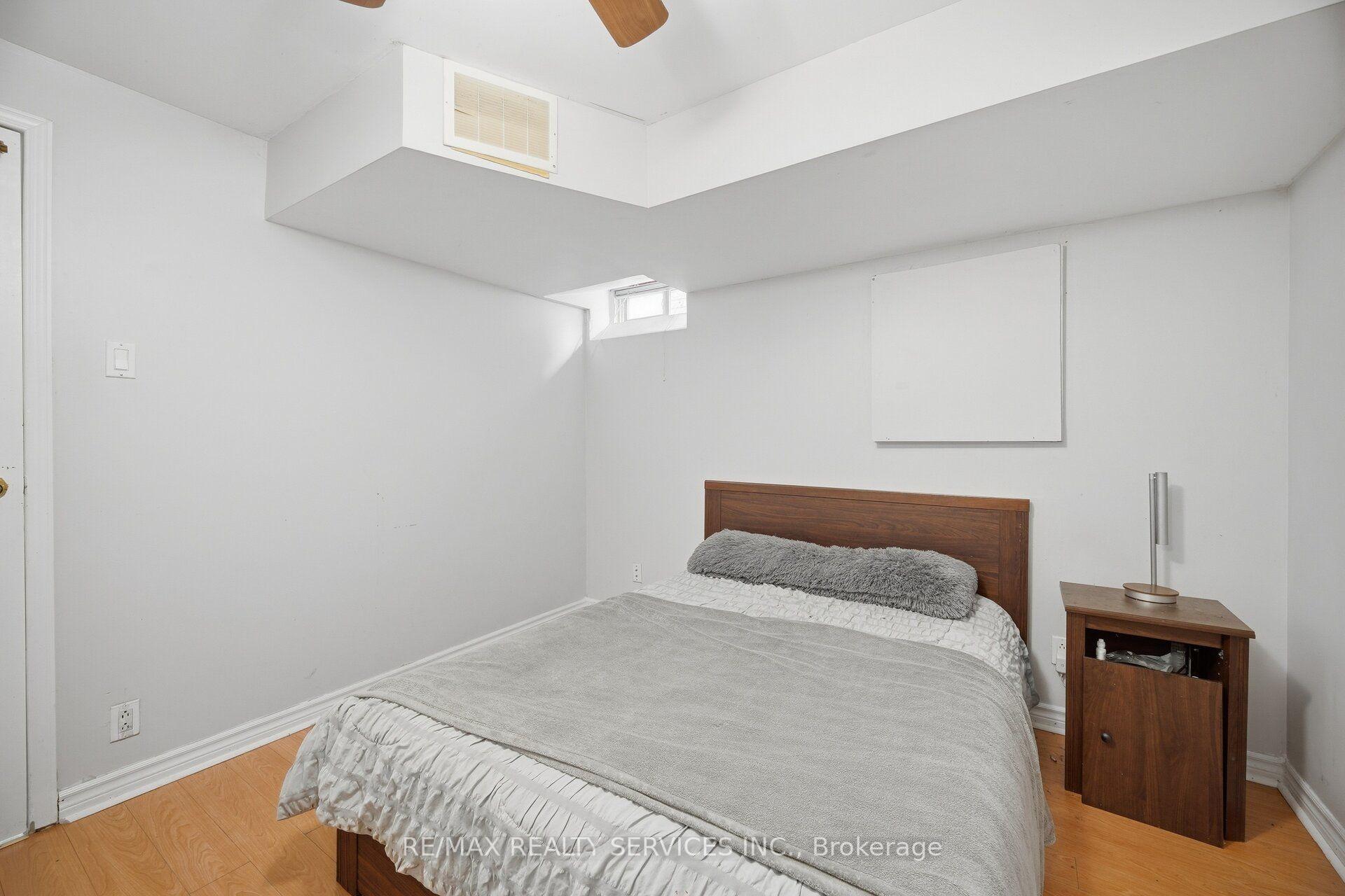 Photo 41 of 100 Southlake Boulevard, Brampton, Madoc — HOMEH