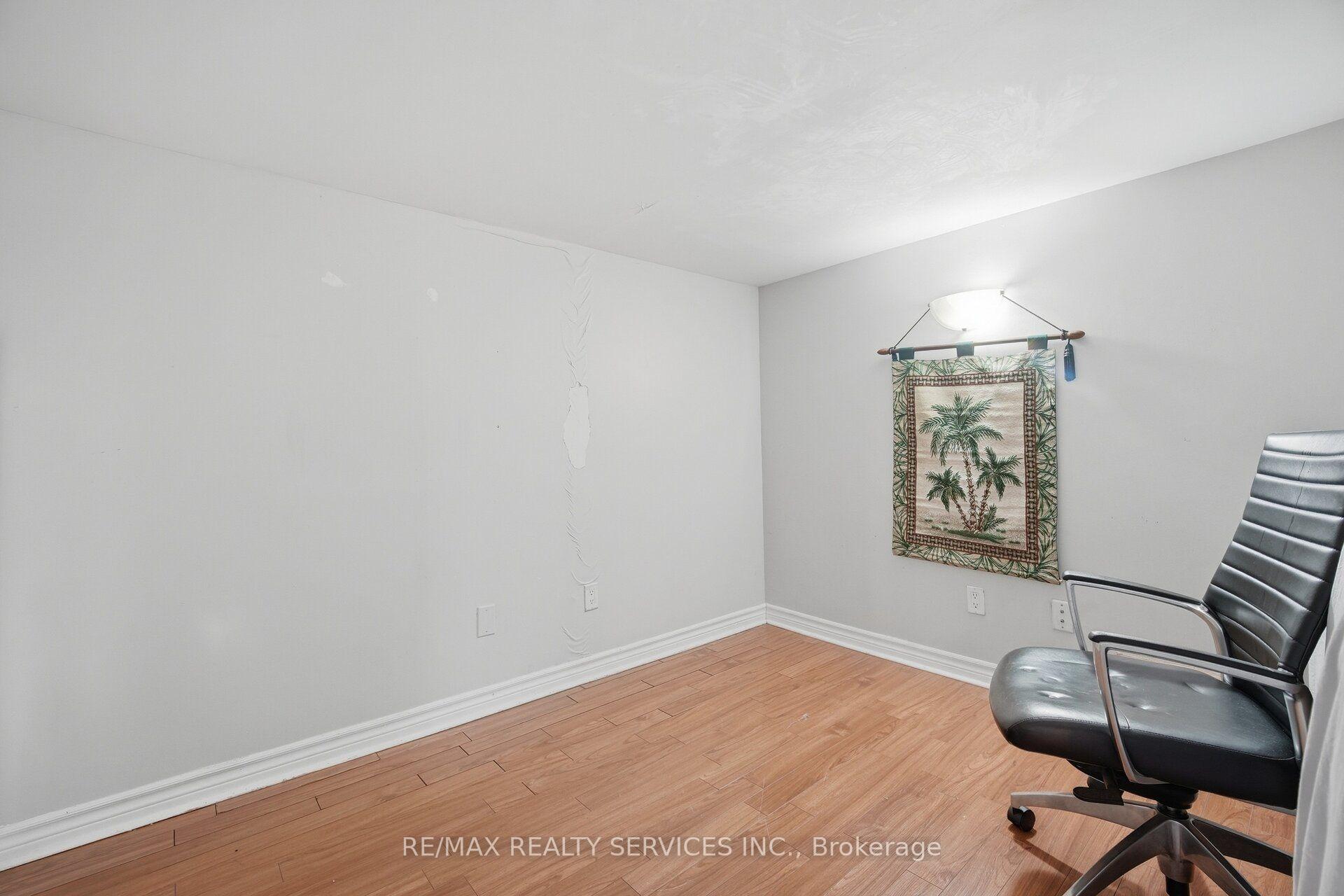 Photo 42 of 100 Southlake Boulevard, Brampton, Madoc — HOMEH
