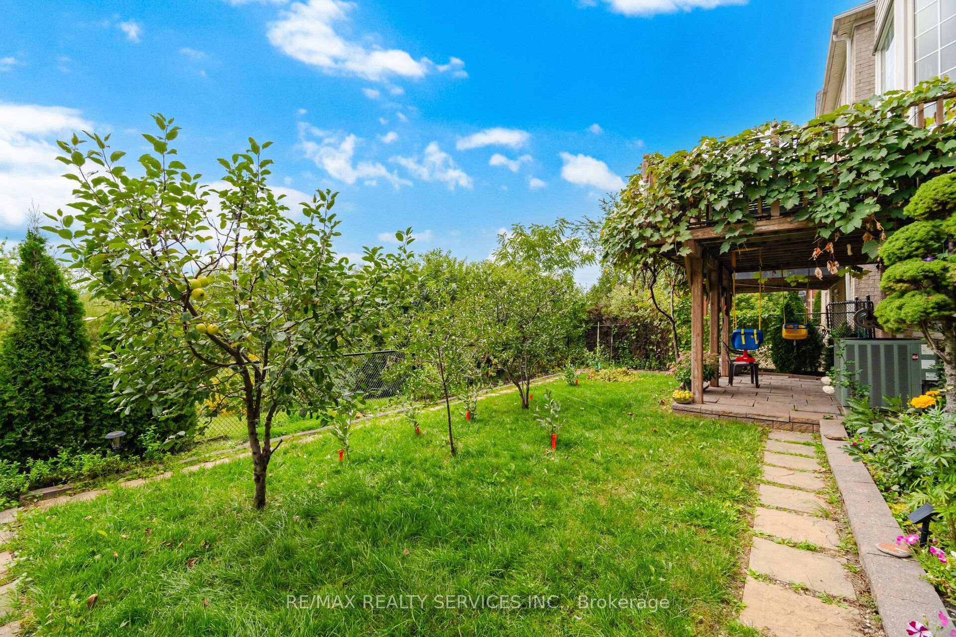 Photo 44 of 100 Southlake Boulevard, Brampton, Madoc — HOMEH