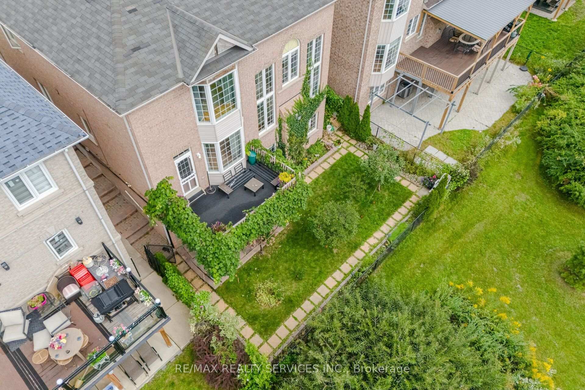Photo 46 of 100 Southlake Boulevard, Brampton, Madoc — HOMEH