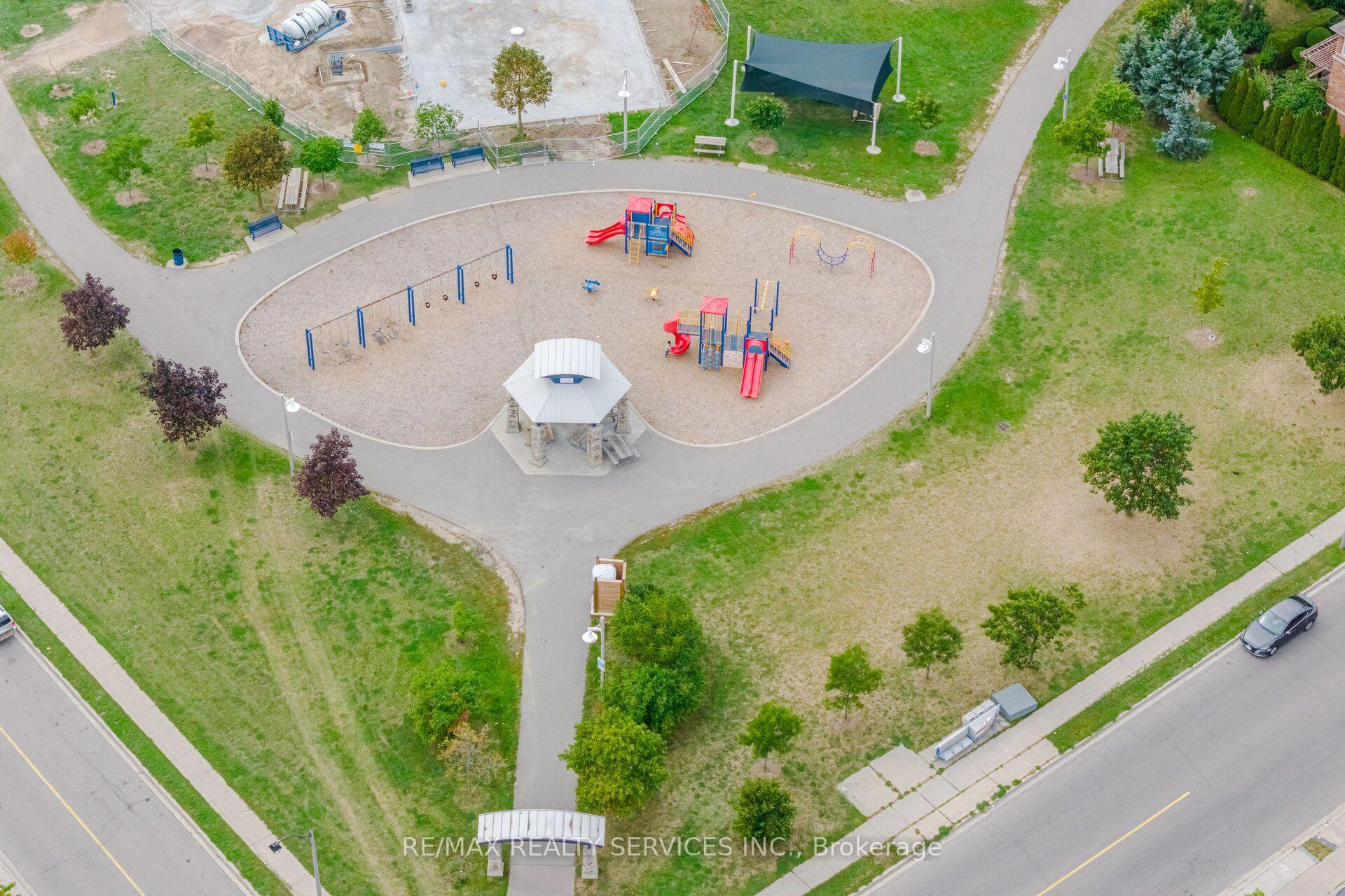 Photo 49 of 100 Southlake Boulevard, Brampton, Madoc — HOMEH