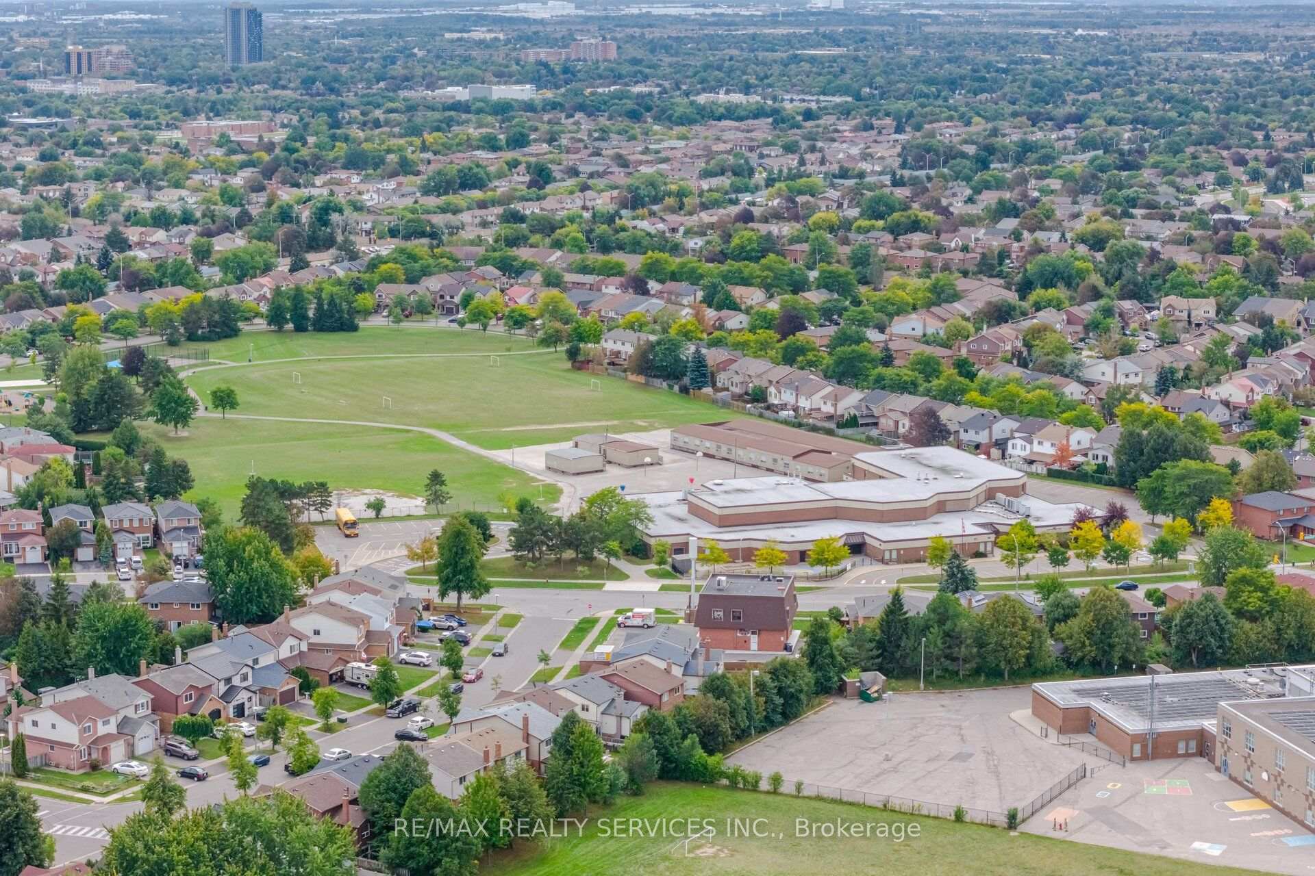 Photo 51 of 100 Southlake Boulevard, Brampton, Madoc — HOMEH