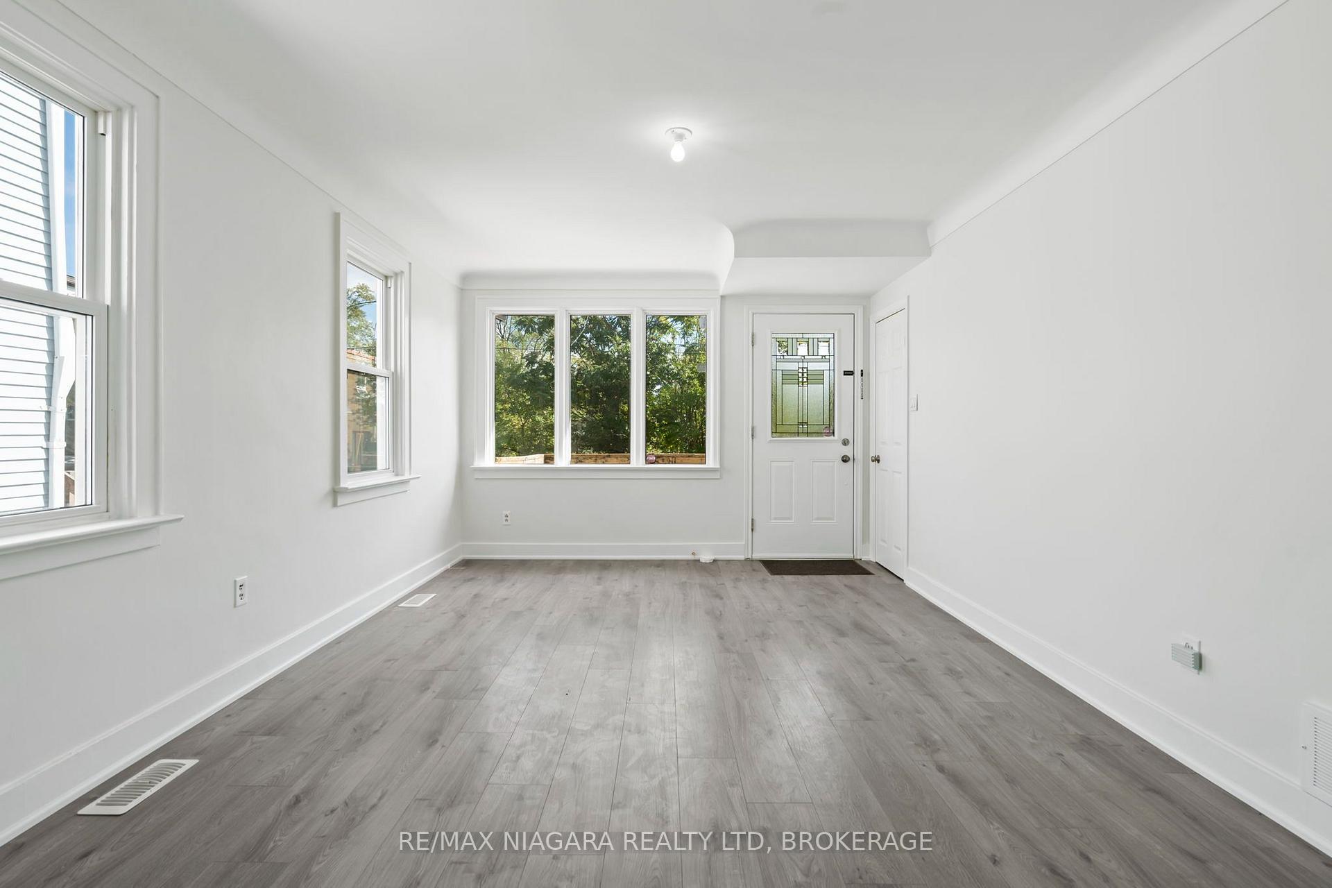 Photo 2 of Unit (main level), 9 Prince Street, St. Catharines, E. Chester — HOMEH