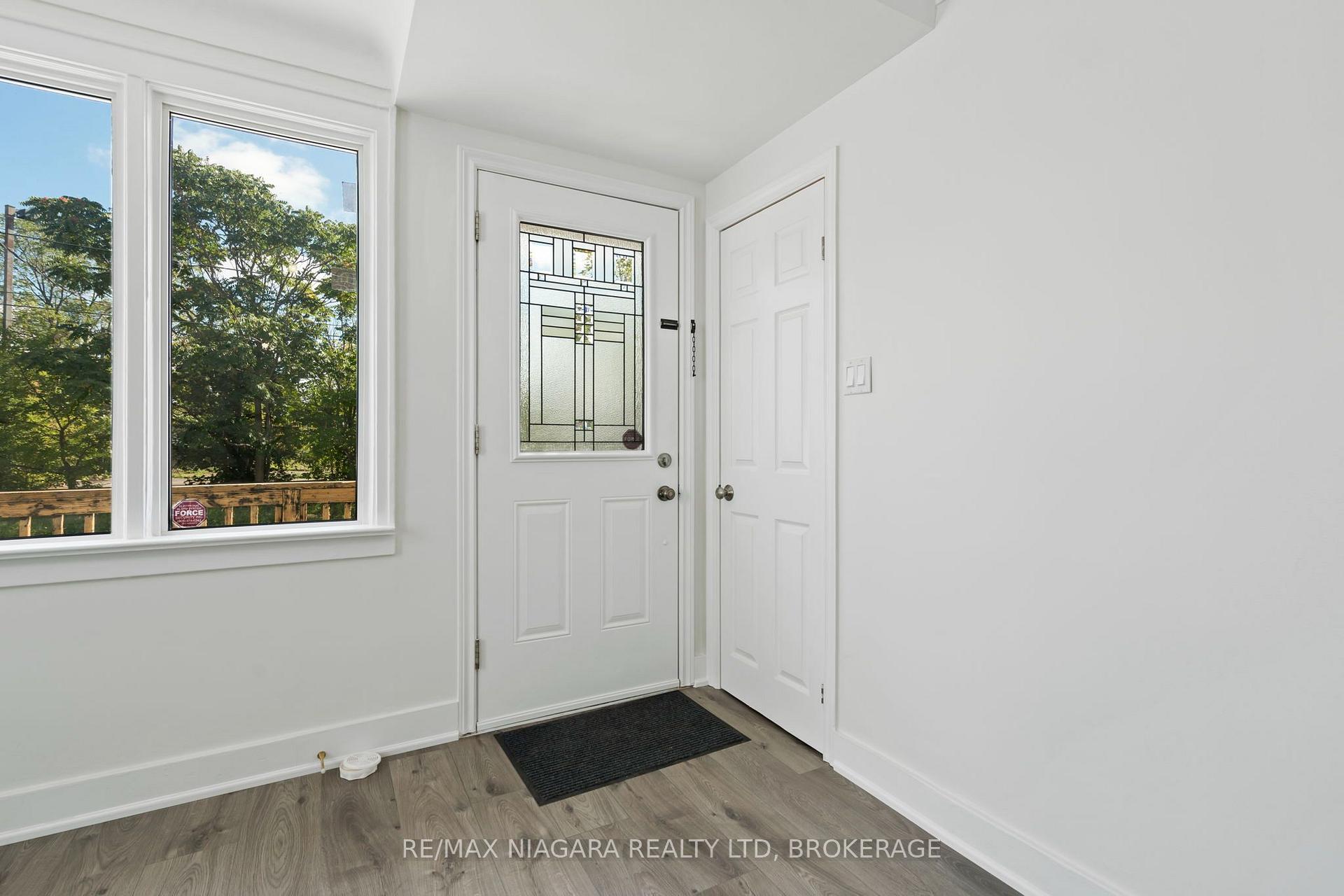 Photo 3 of Unit (main level), 9 Prince Street, St. Catharines, E. Chester — HOMEH