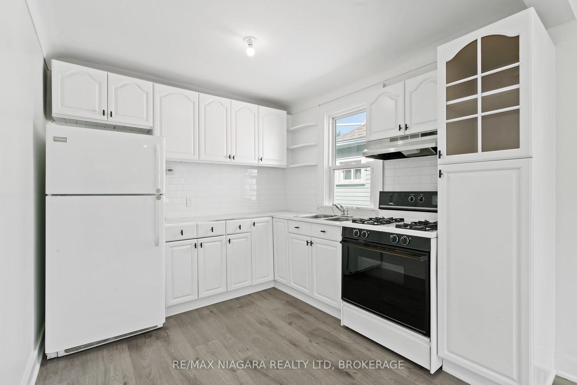 Photo 4 of Unit (main level), 9 Prince Street, St. Catharines, E. Chester — HOMEH