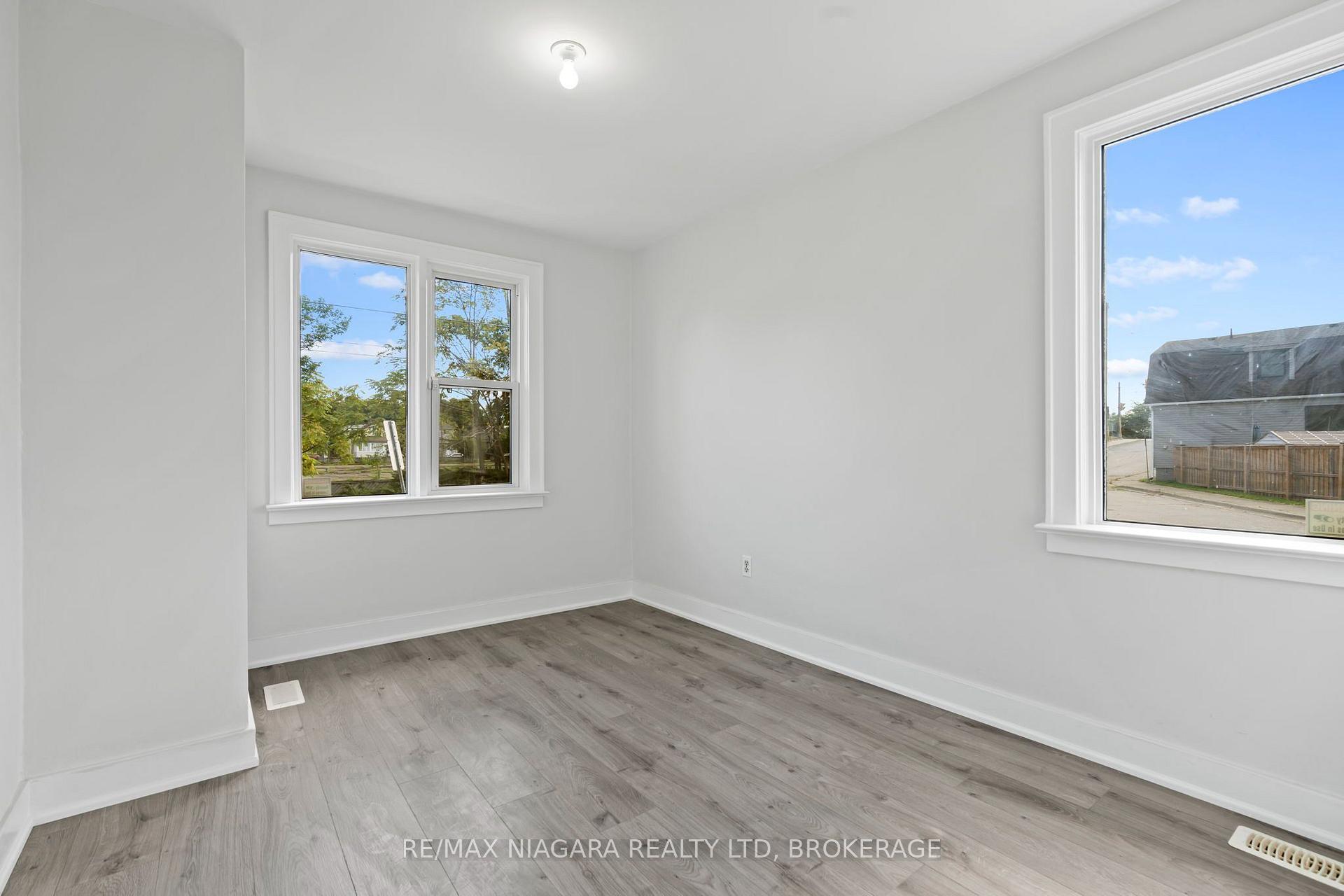 Photo 6 of Unit (main level), 9 Prince Street, St. Catharines, E. Chester — HOMEH