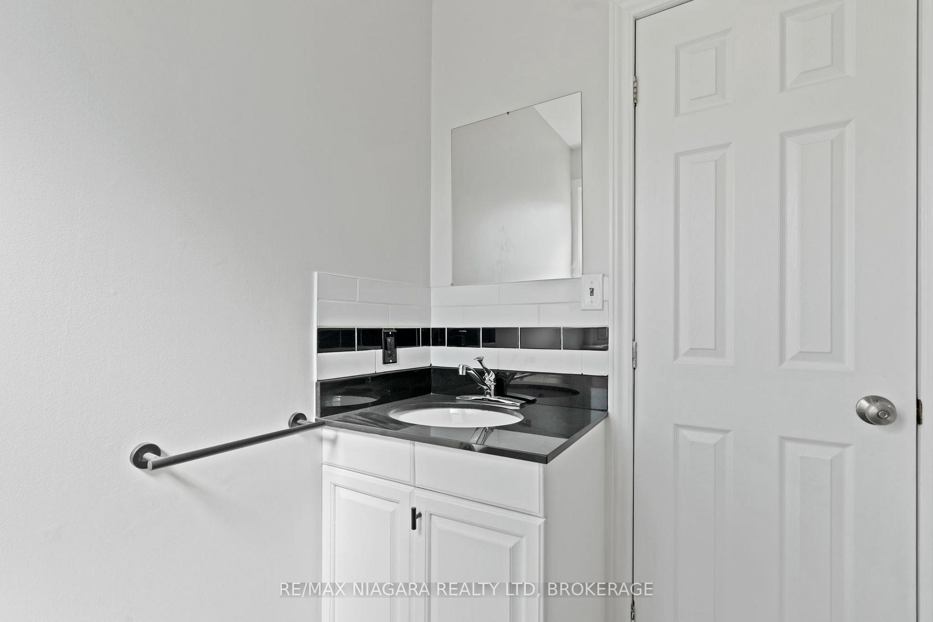 Photo 7 of Unit (main level), 9 Prince Street, St. Catharines, E. Chester — HOMEH