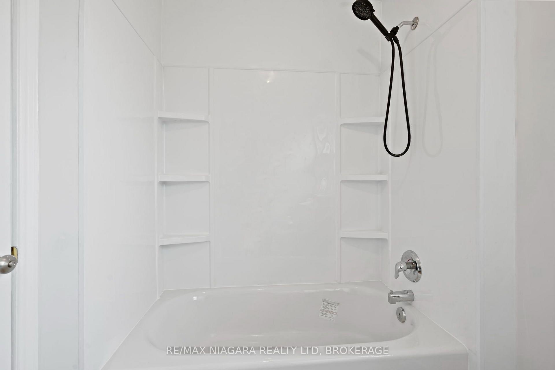 Photo 8 of Unit (main level), 9 Prince Street, St. Catharines, E. Chester — HOMEH