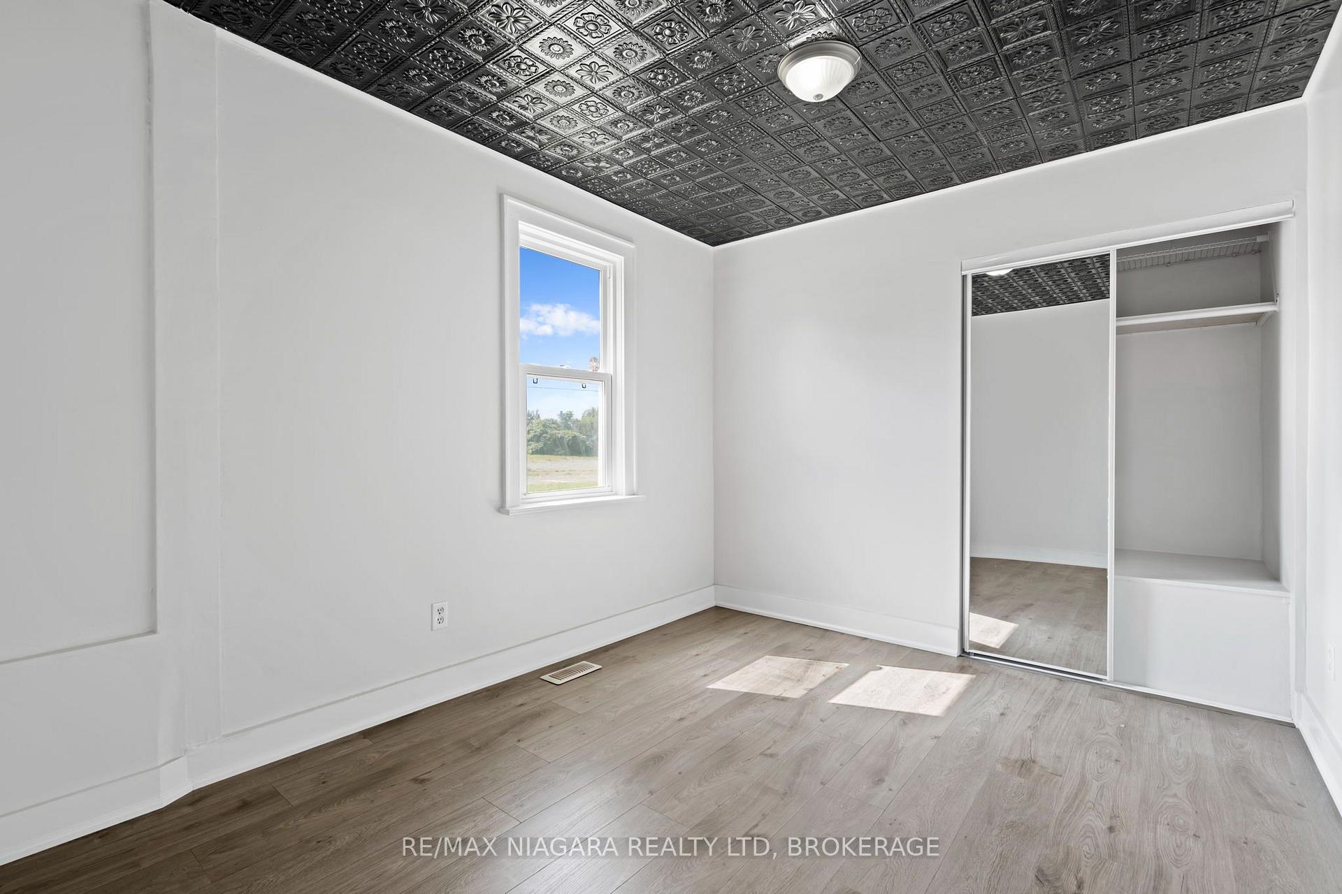 Photo 9 of Unit (main level), 9 Prince Street, St. Catharines, E. Chester — HOMEH