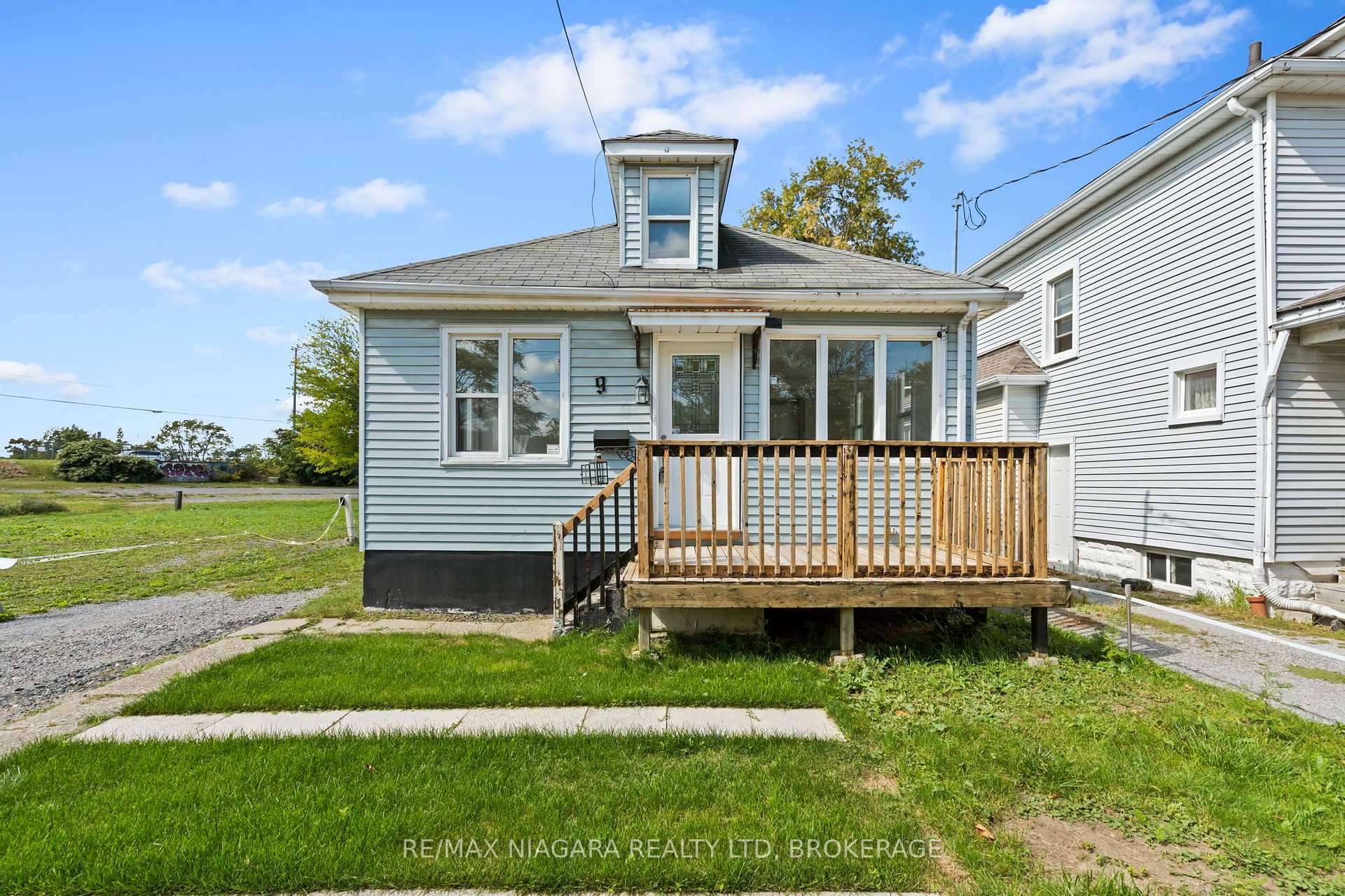Photo 10 of Unit (main level), 9 Prince Street, St. Catharines, E. Chester — HOMEH