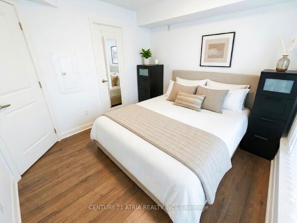 Photo 4 of Unit 310, 75 Norman Bethune Avenue, Richmond Hill, Beaver Creek Business Park — HOMEH