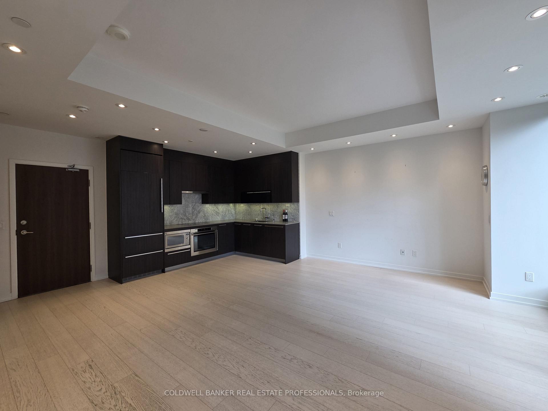 Photo 3 of Unit Th06, 113 Mcmahon Drive, North York, Bayview Village — HOMEH